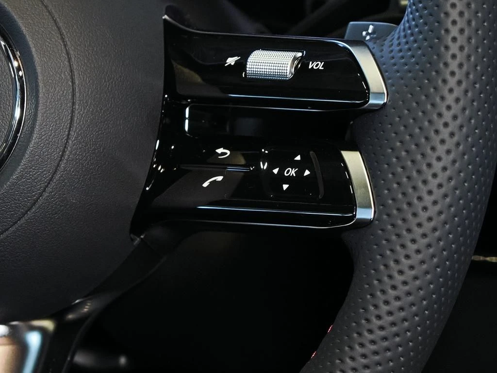 Mercedes-Benz-CLA 200-image-10