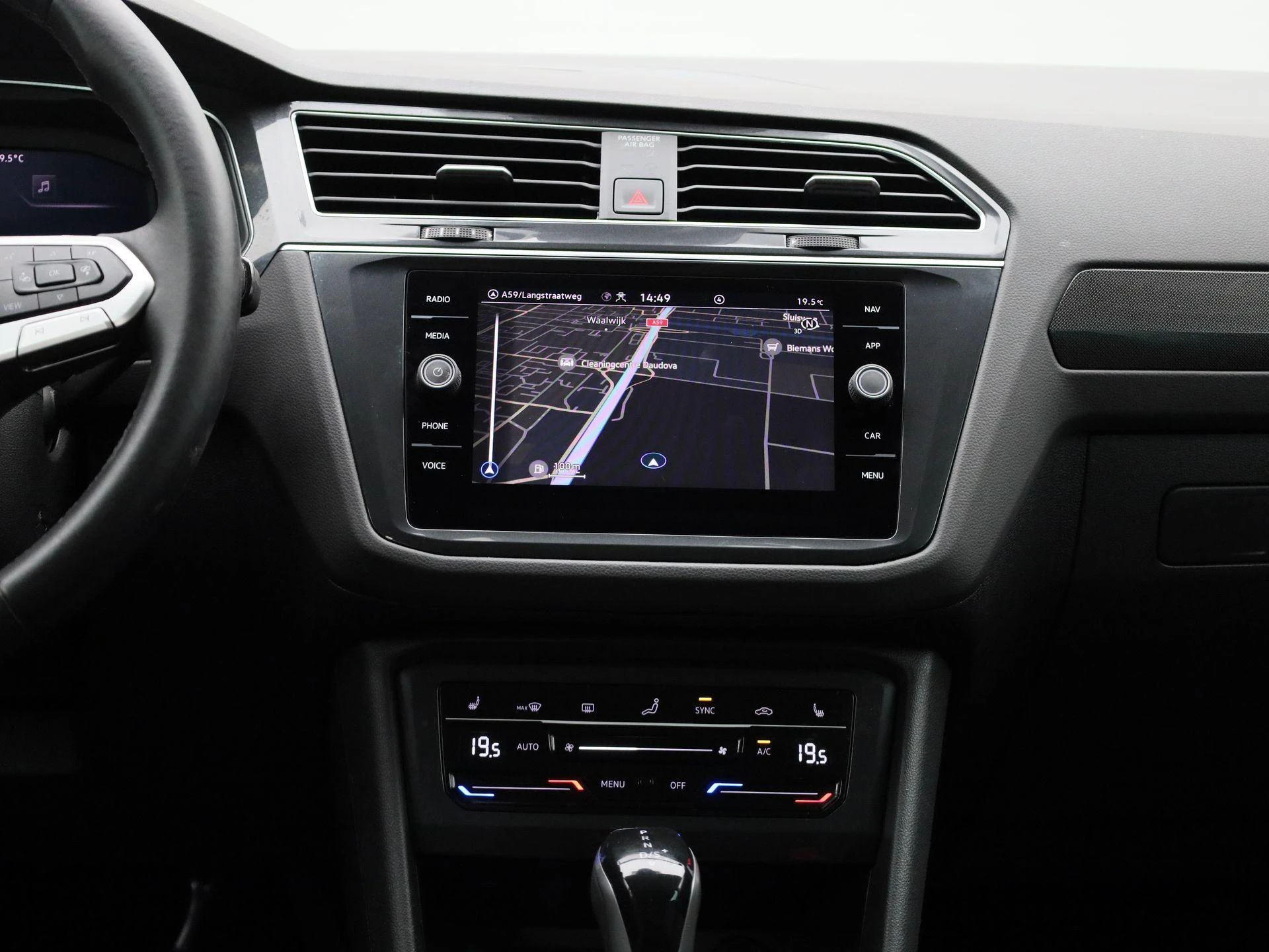 Volkswagen-Tiguan-image-10