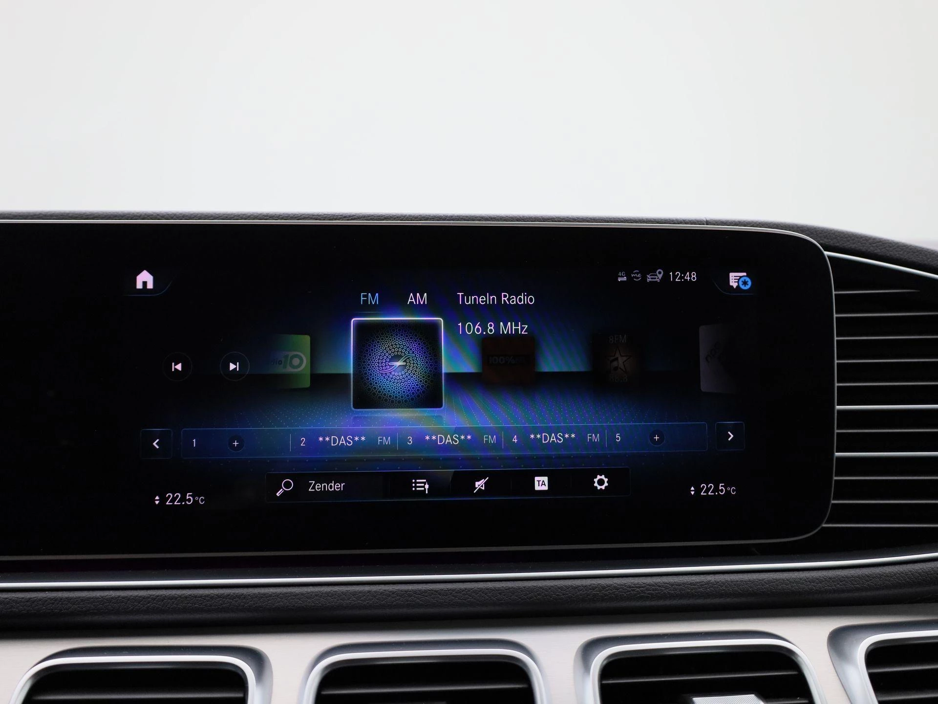 Mercedes-Benz-GLE-image-21