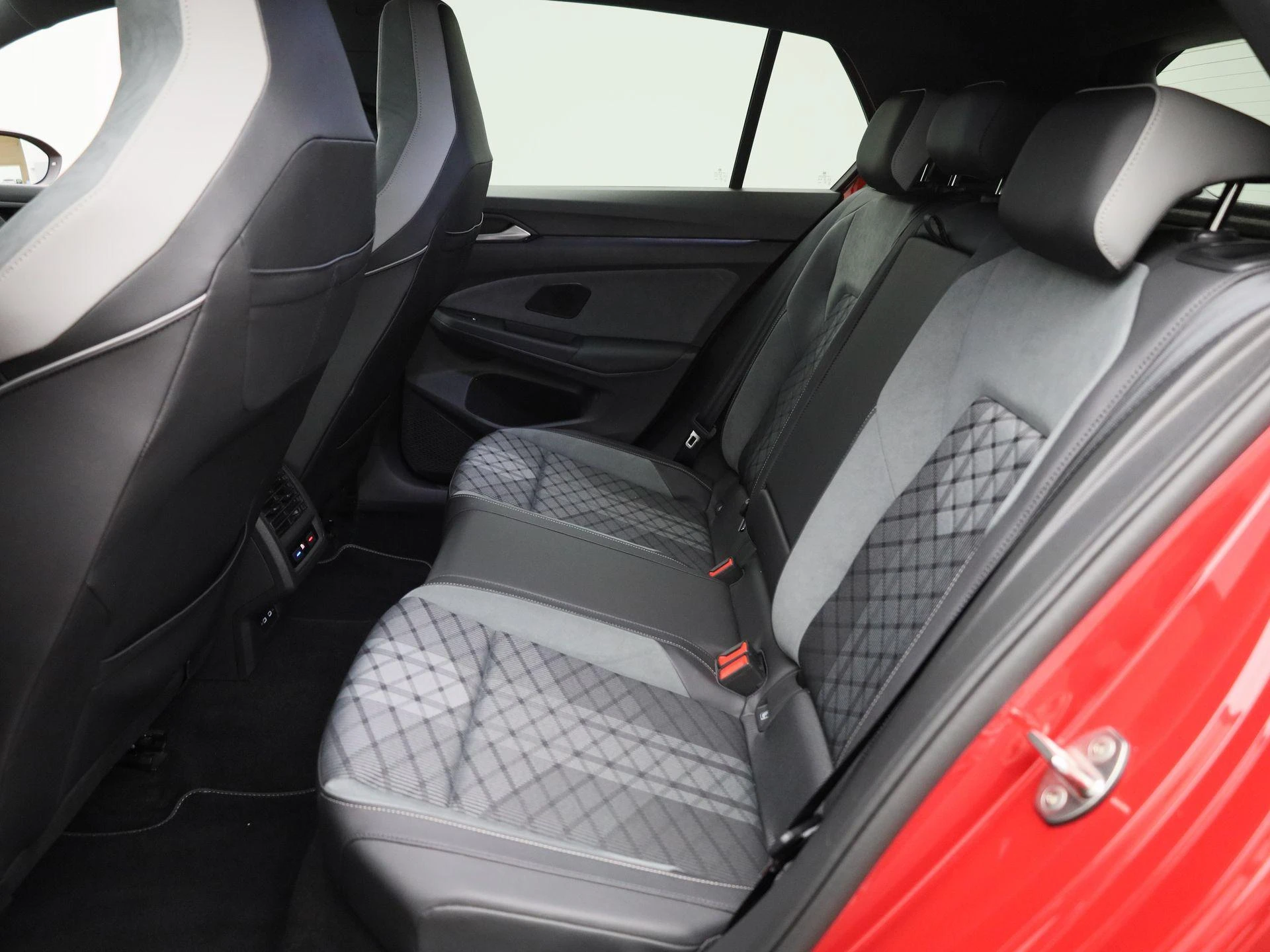 Volkswagen-Golf-image-11