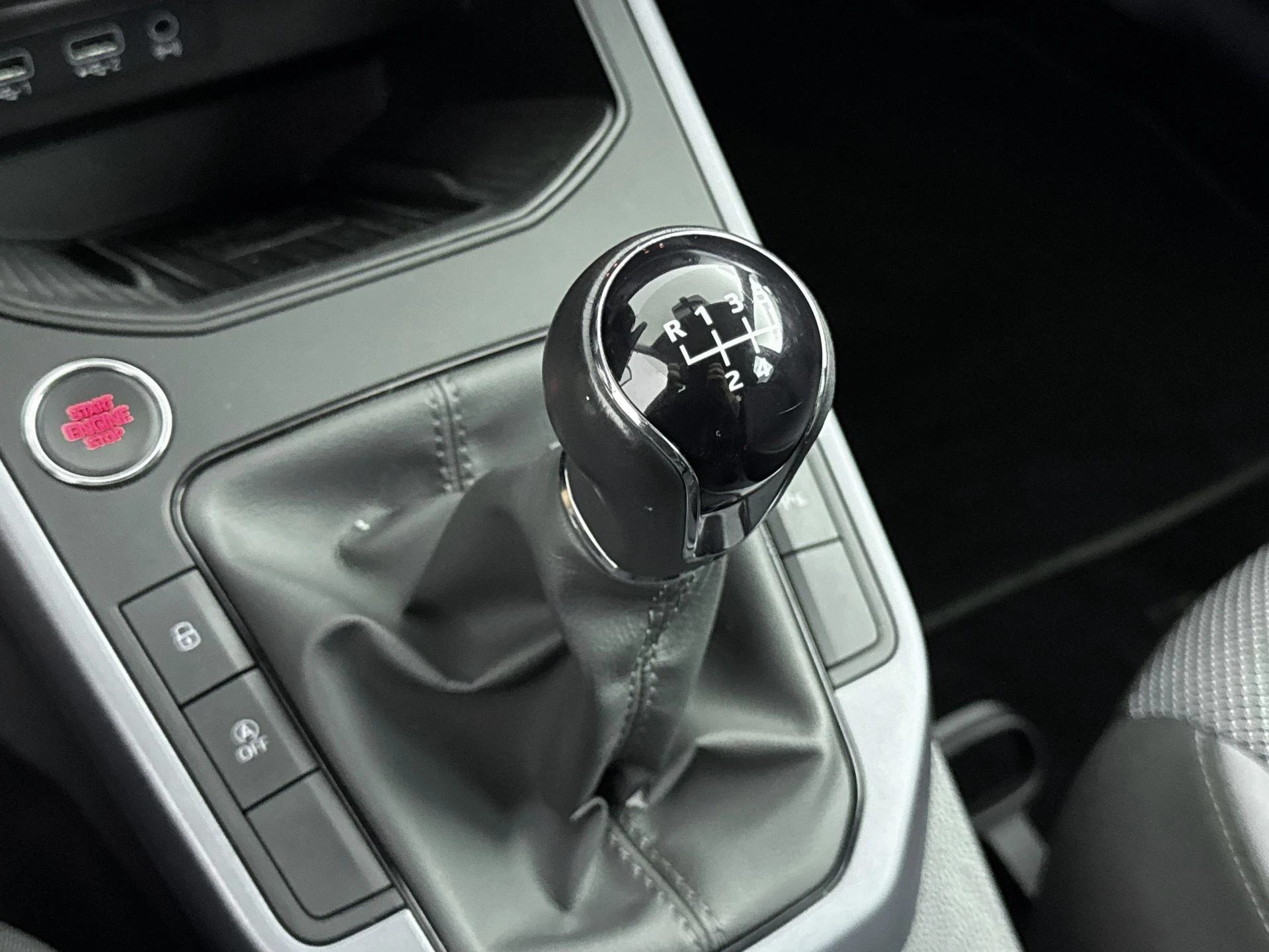 SEAT-Arona-image-10