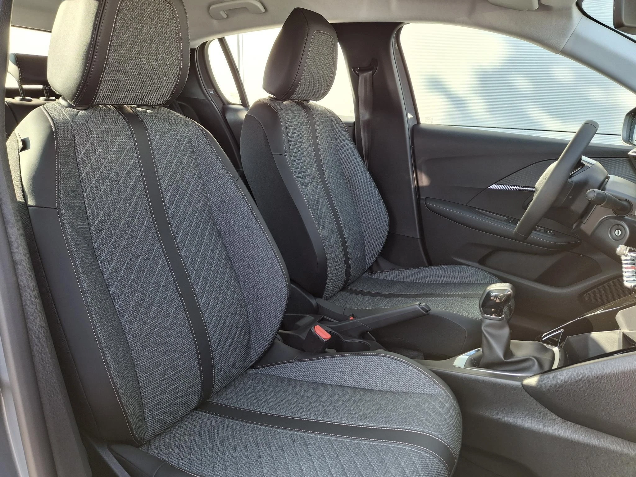 Peugeot-208-image-9