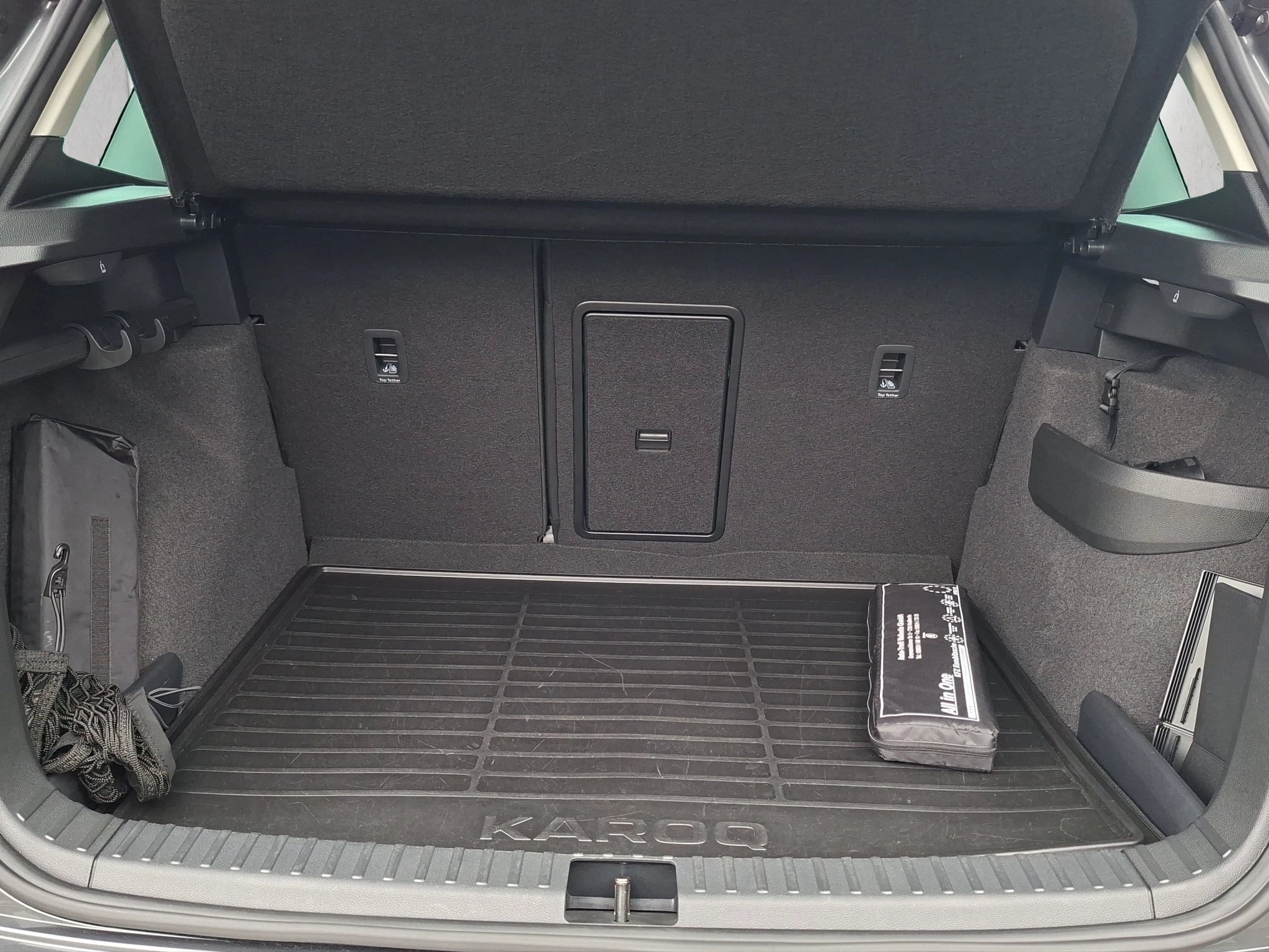 Škoda Karoq Tour 1.5 TSI ACT Aut. | LED | AHK | ACC | RFK | SHZ | LMF | Navi