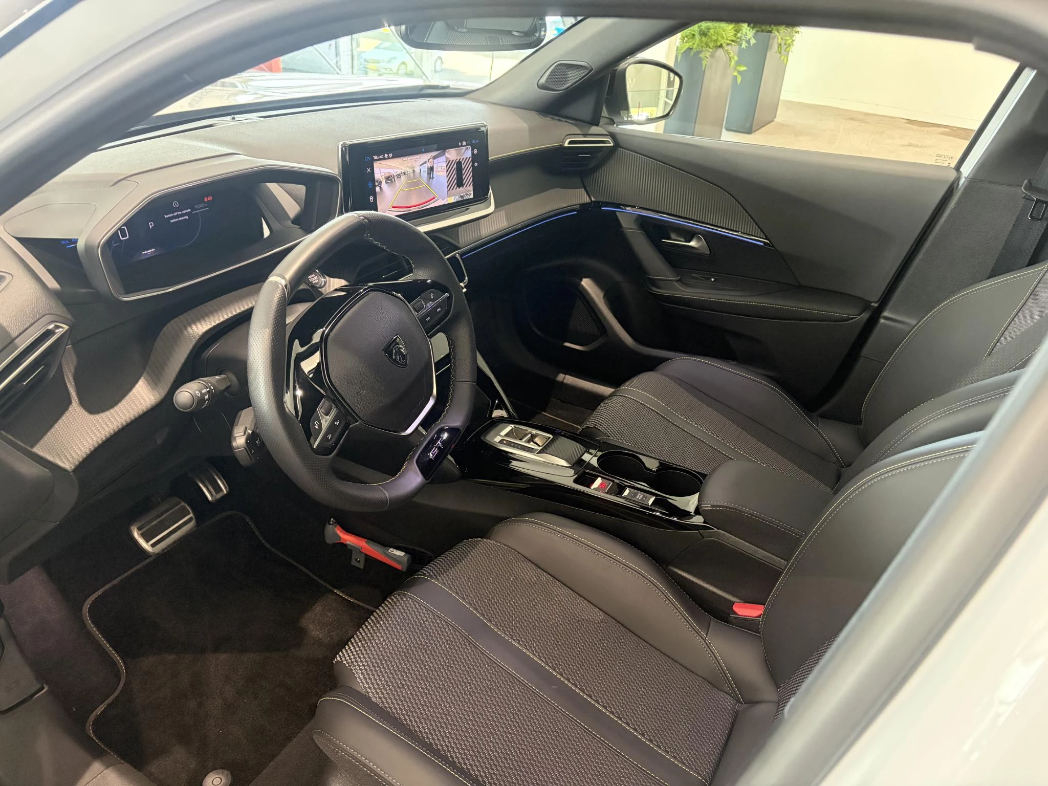 Peugeot-e-2008-image-8