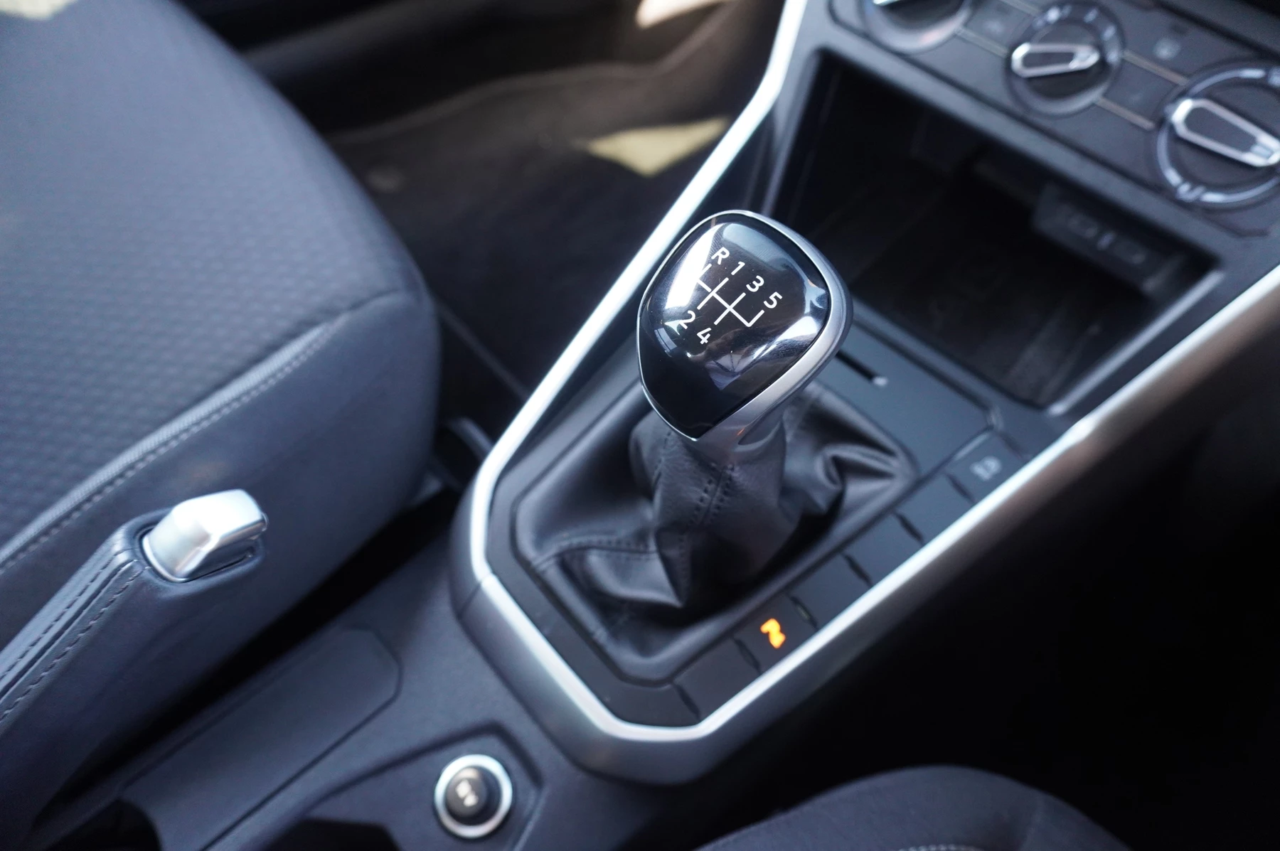 Volkswagen-Polo-image-25
