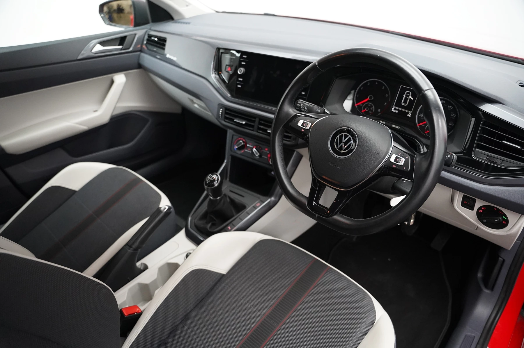 Volkswagen-Polo-image-5