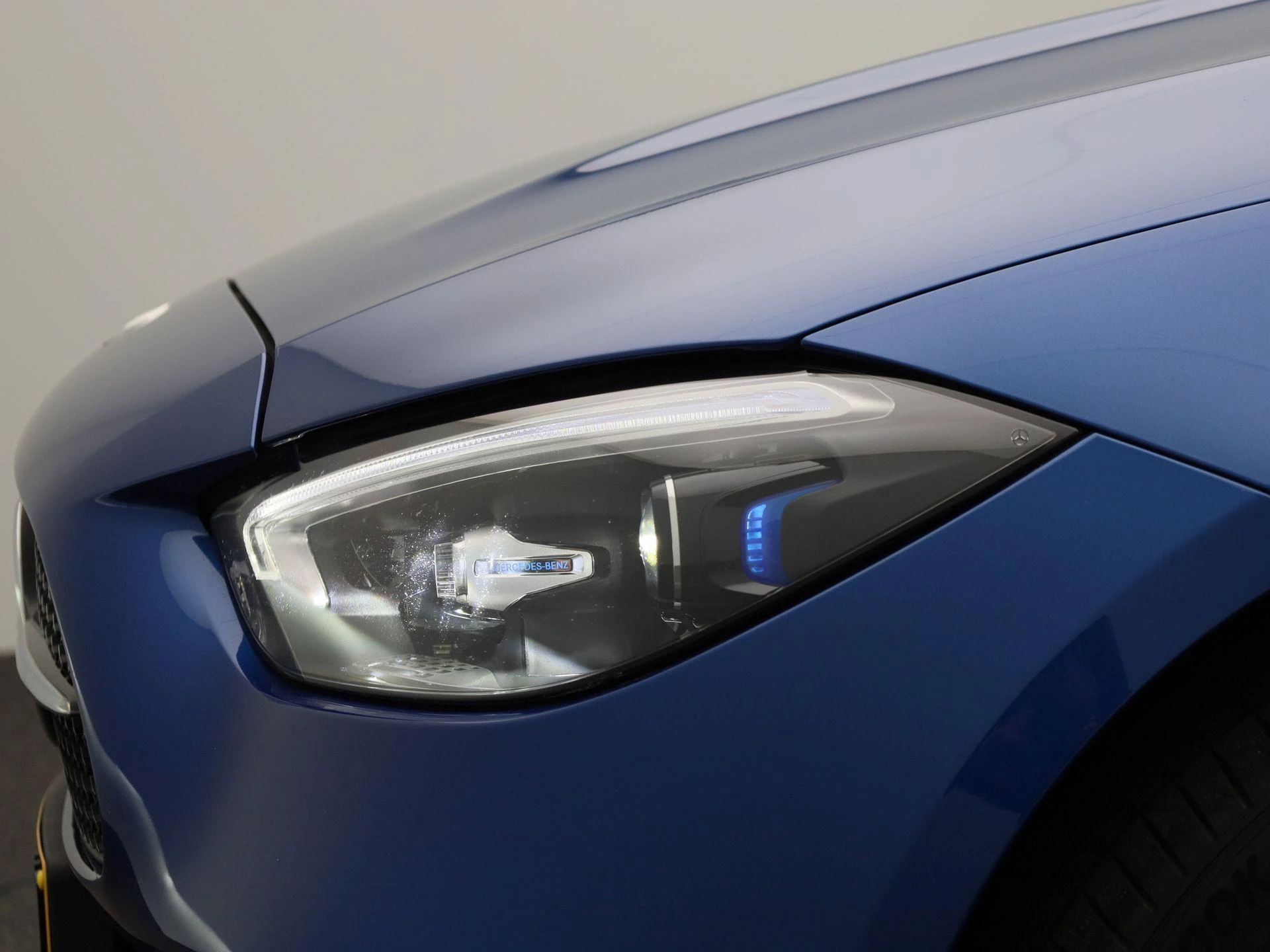 Mercedes-Benz-C-Klasse-image-14