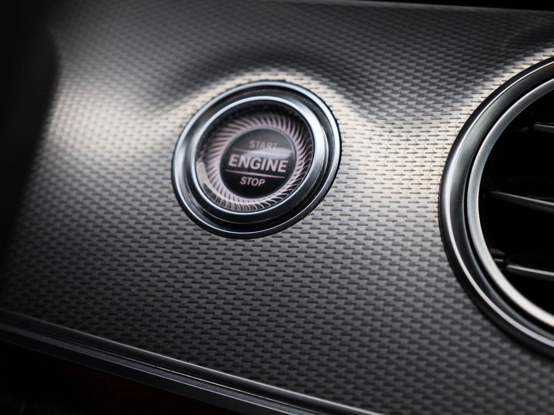 Mercedes-Benz-E-Klasse-image-18