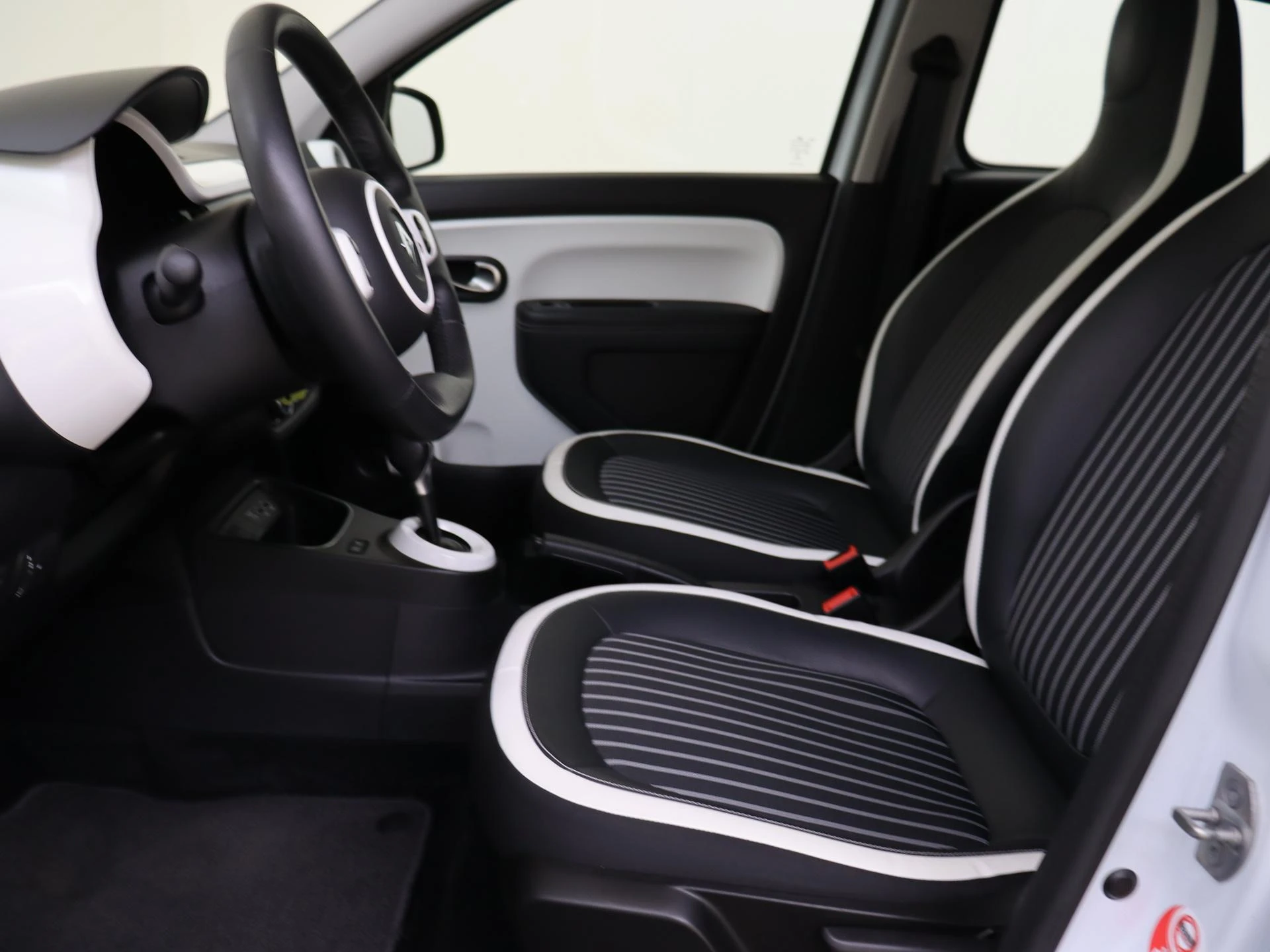 Renault-Twingo-image-14
