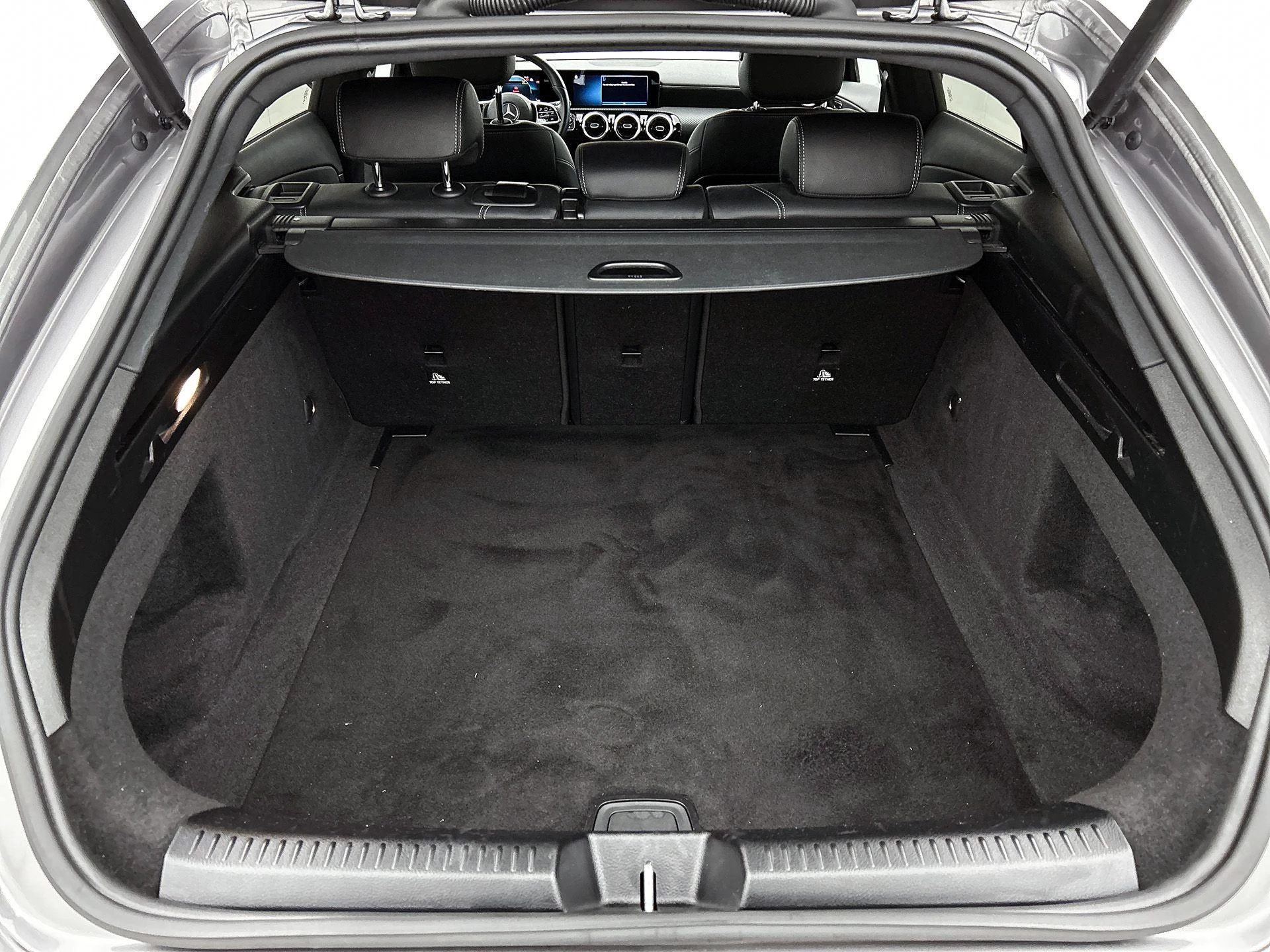Mercedes-Benz-CLA-image-21