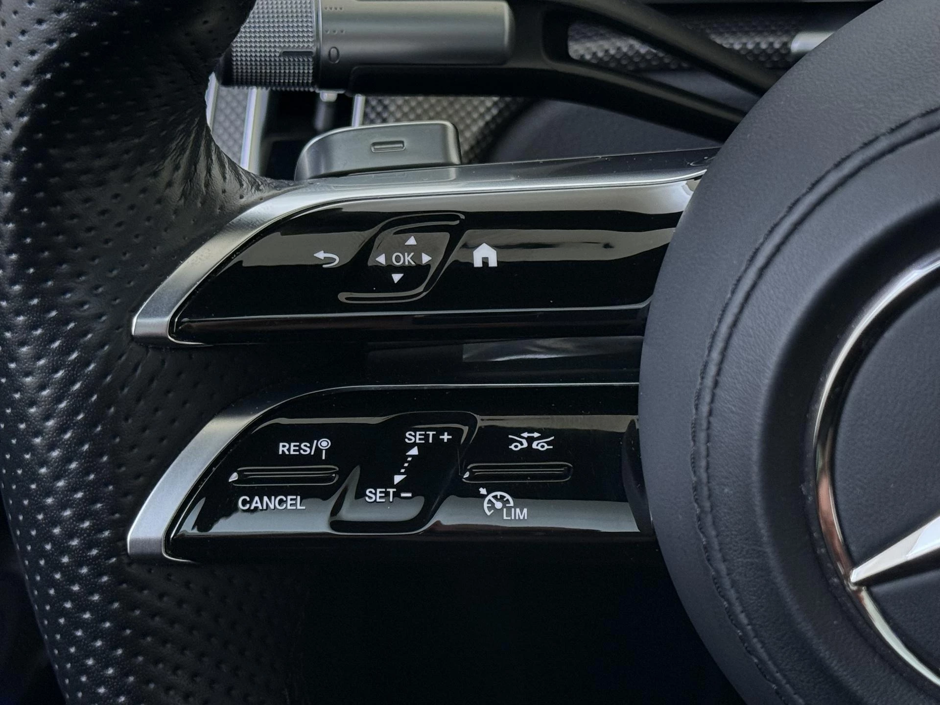 Mercedes-Benz-S-Klasse-image-12