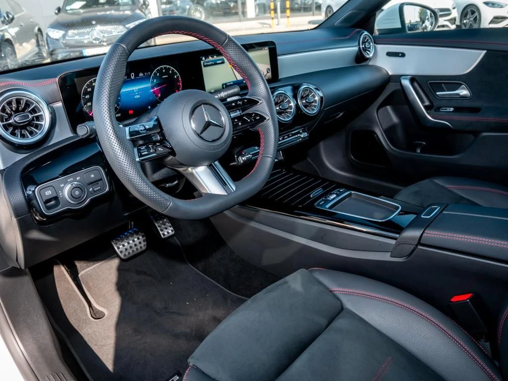 Mercedes-Benz-CLA 200-image-8