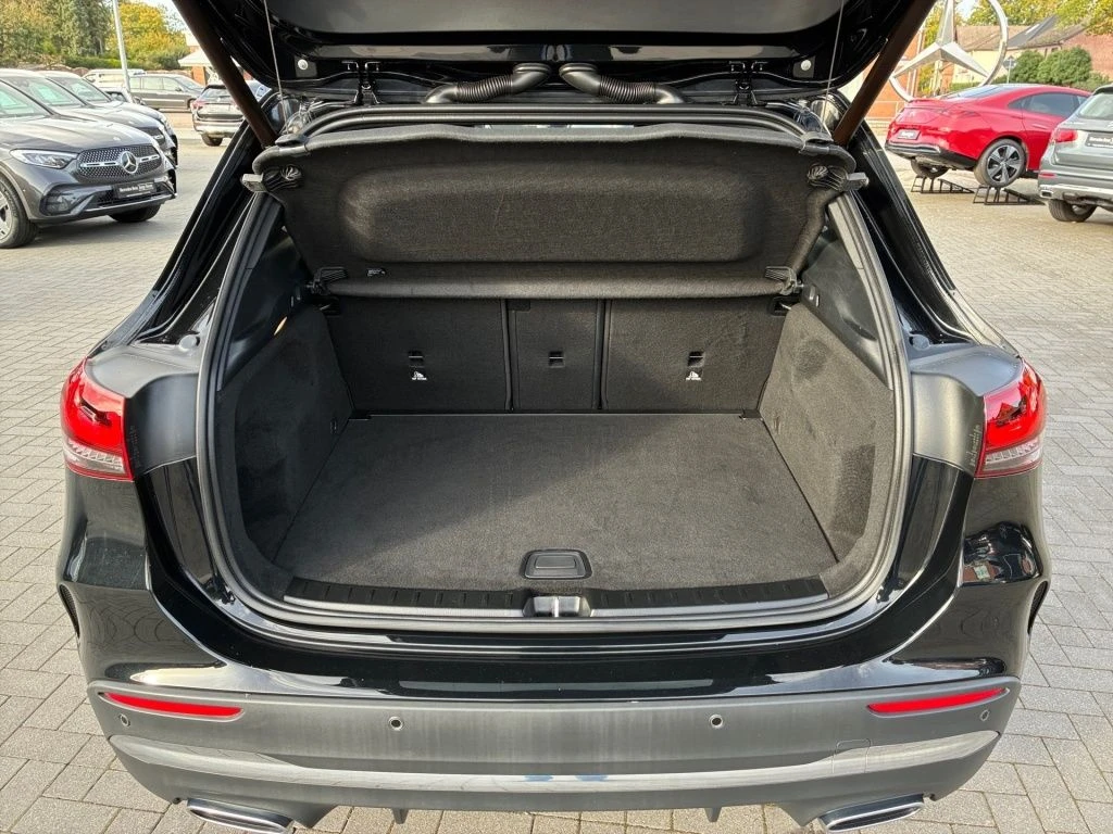 Mercedes-Benz-GLA 200-image-12