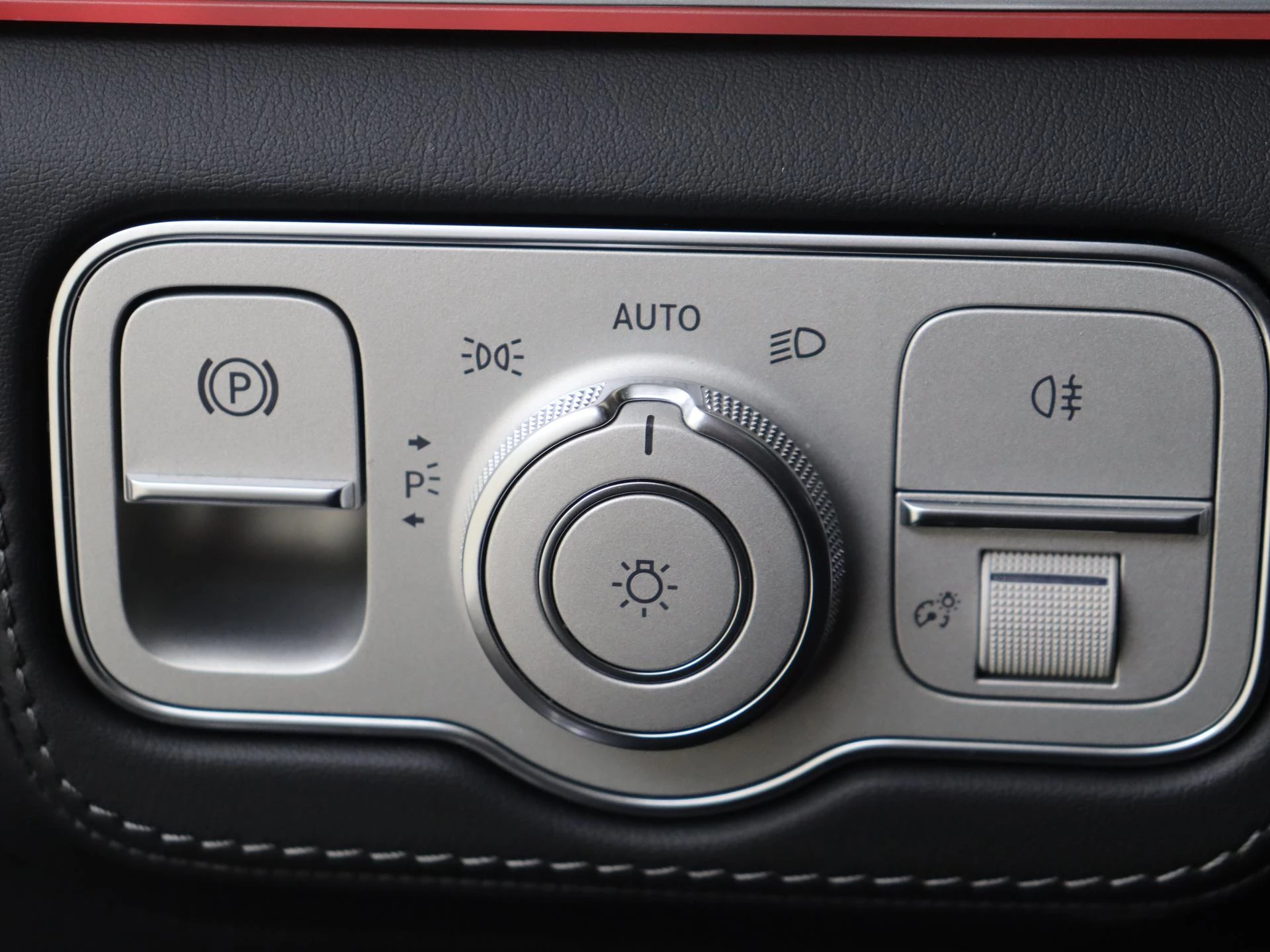 Mercedes-Benz-GLE-image-35