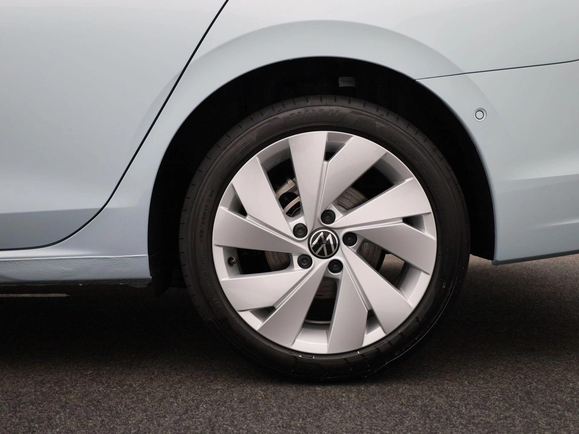 Volkswagen-Golf-image-12