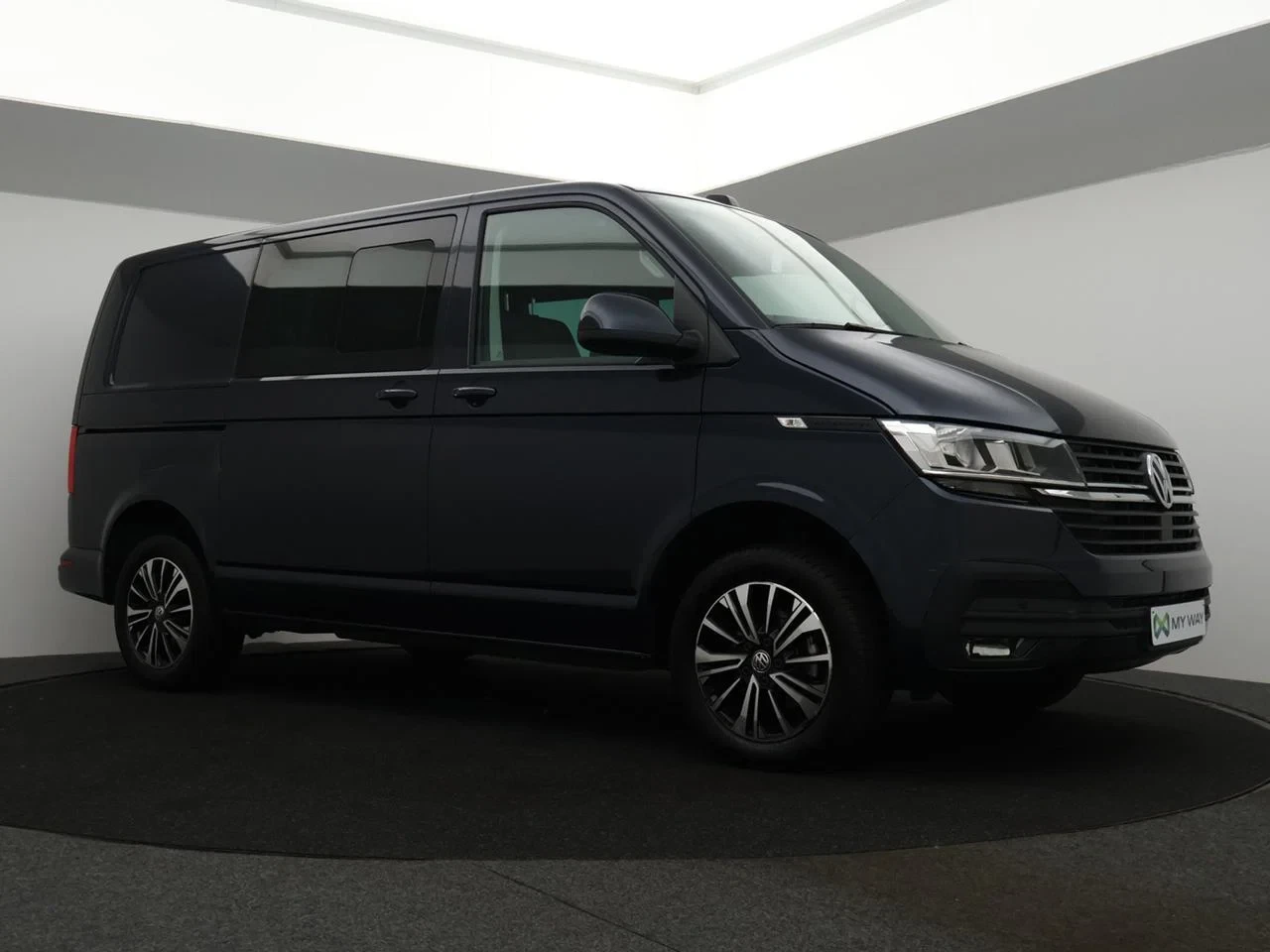 Volkswagen-Transporter-image-10