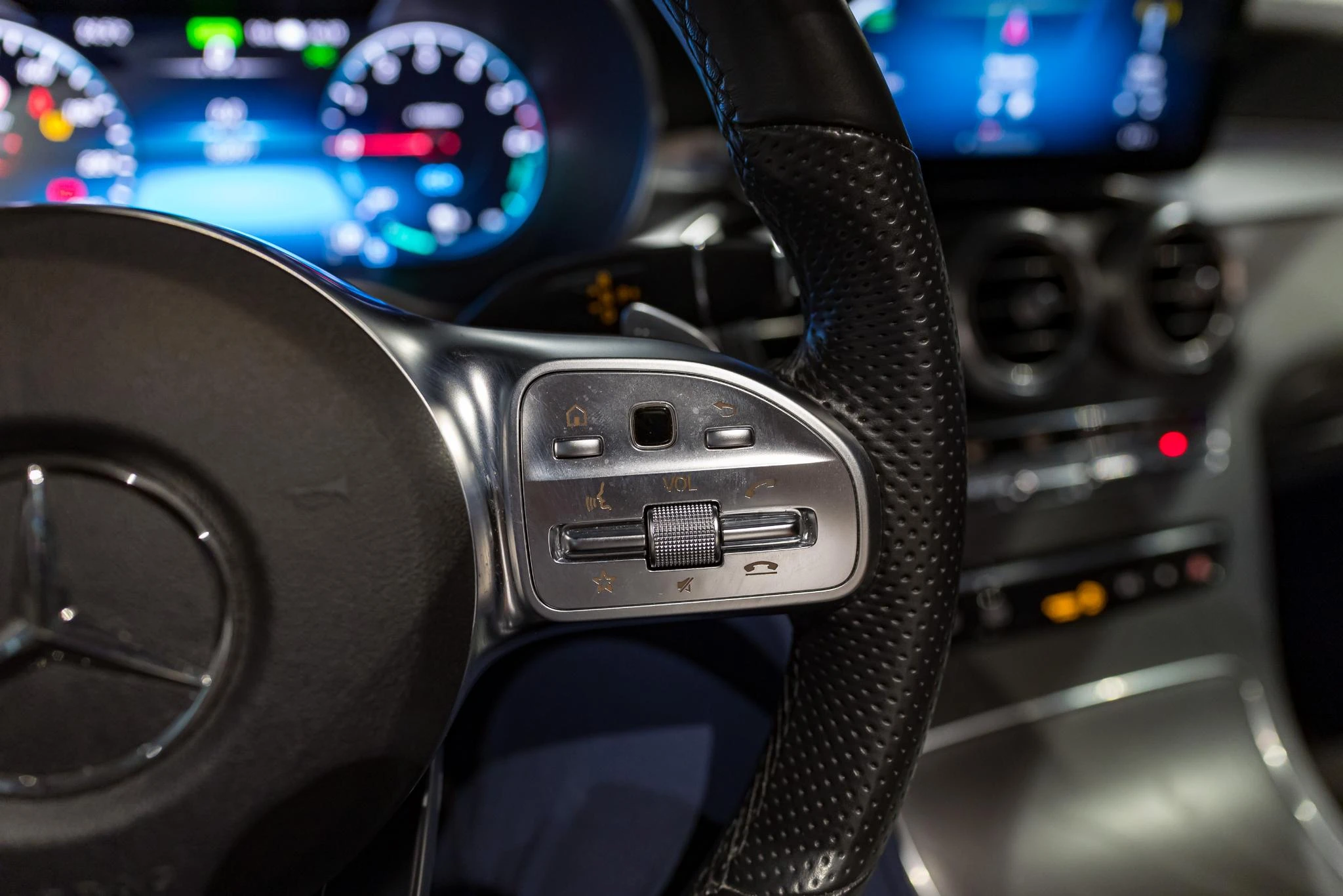 Mercedes-Benz-GLC-image-24