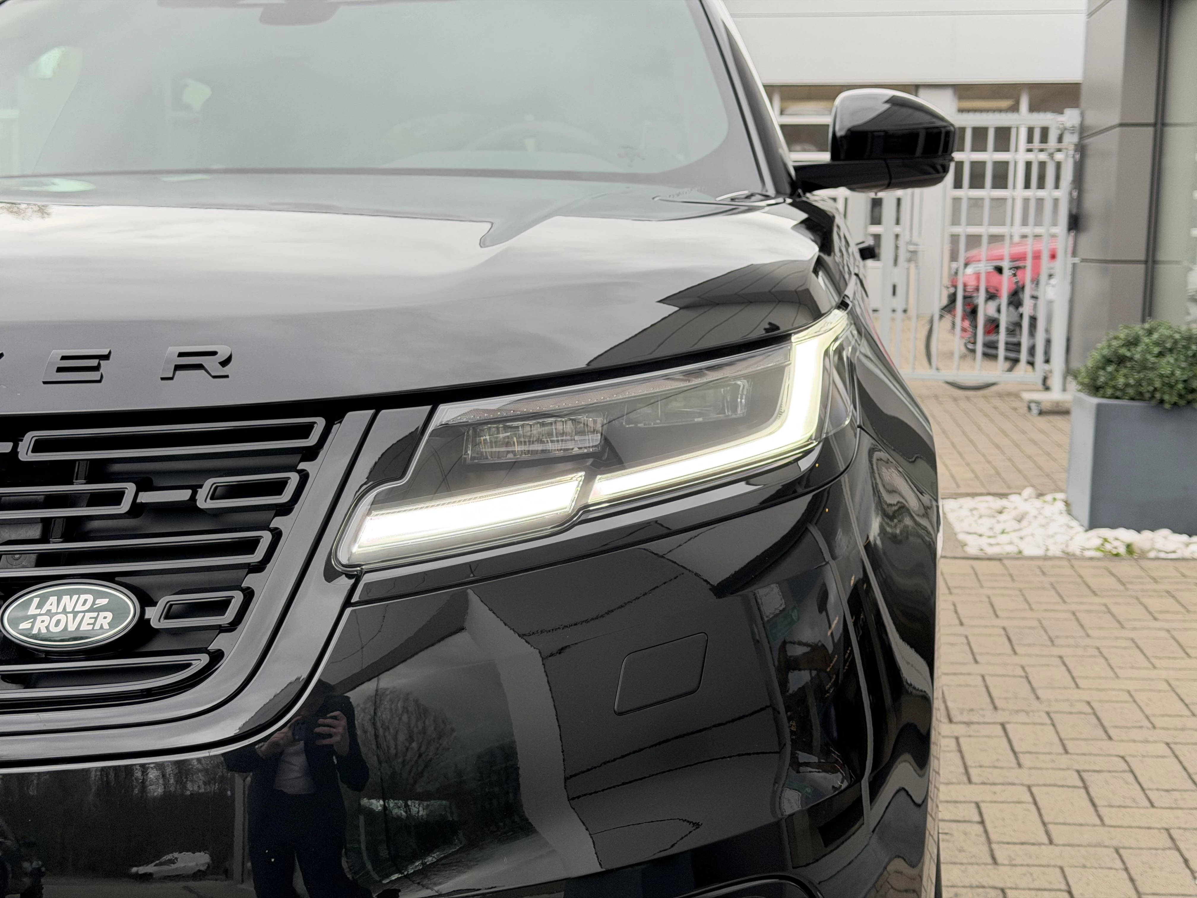 Land Rover Range Rover Velar P400e Dynamic SE AWD Auto. 26.5MY