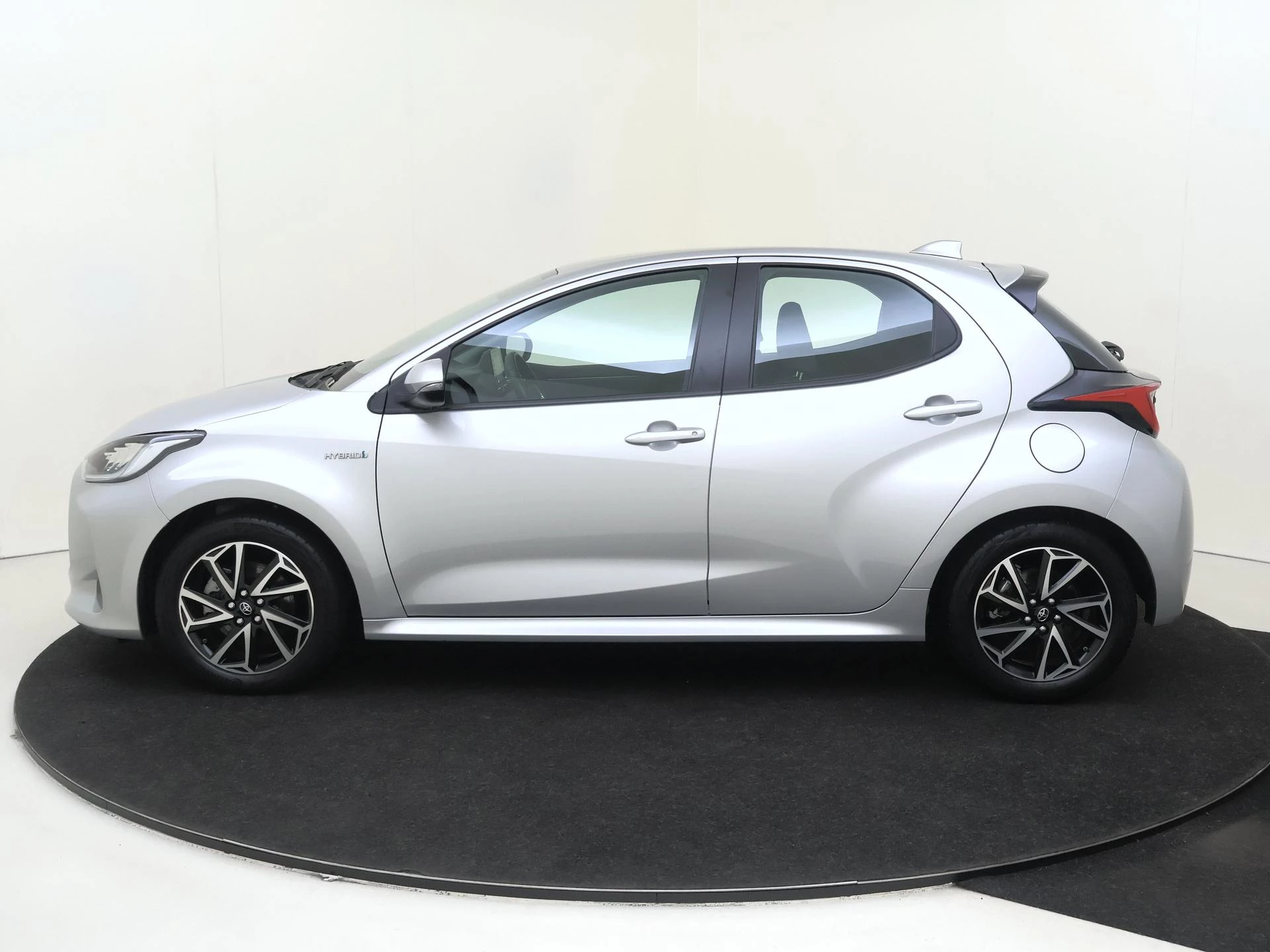 Toyota-Yaris-image-7