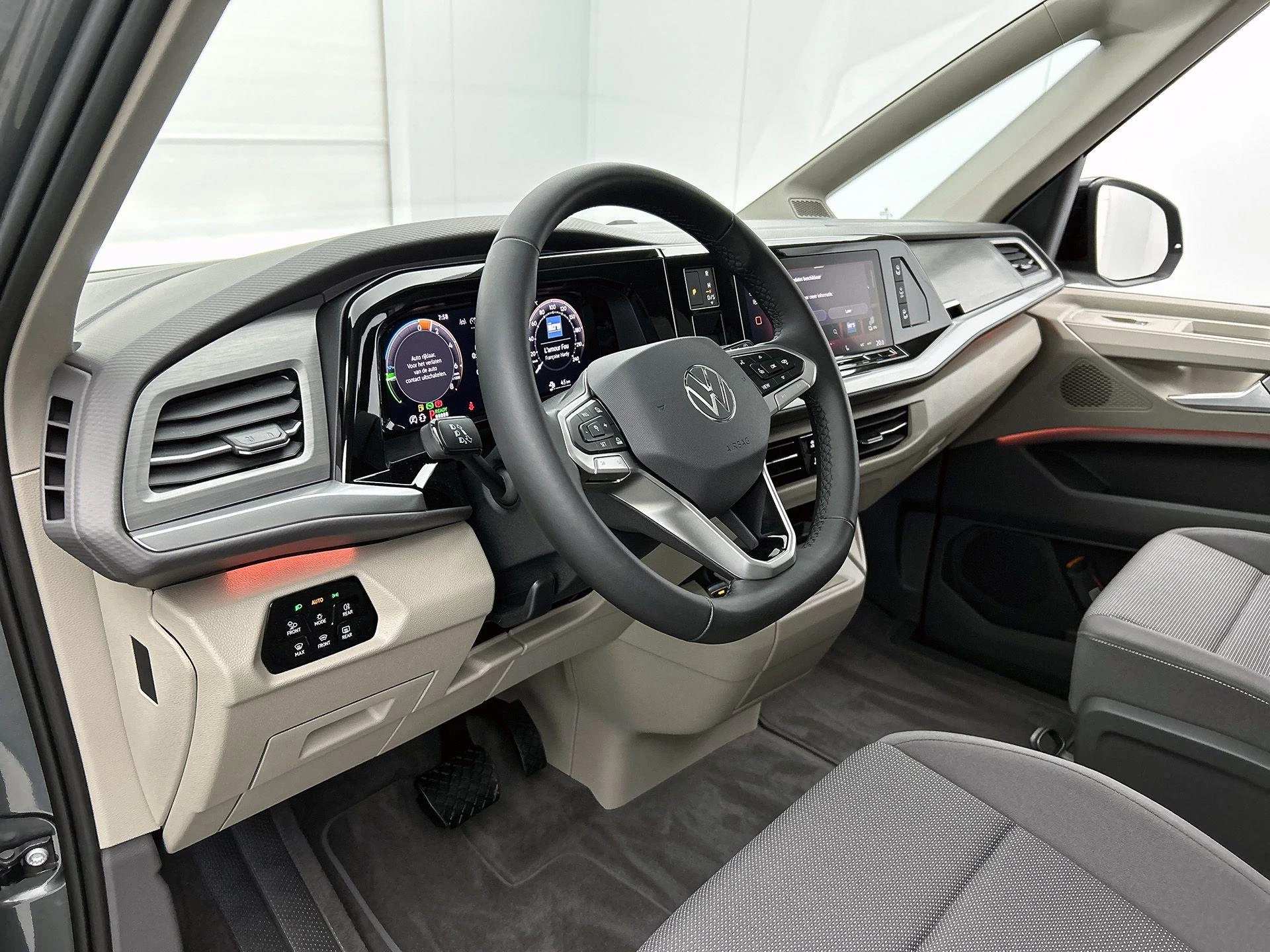 Volkswagen-Multivan-image-20