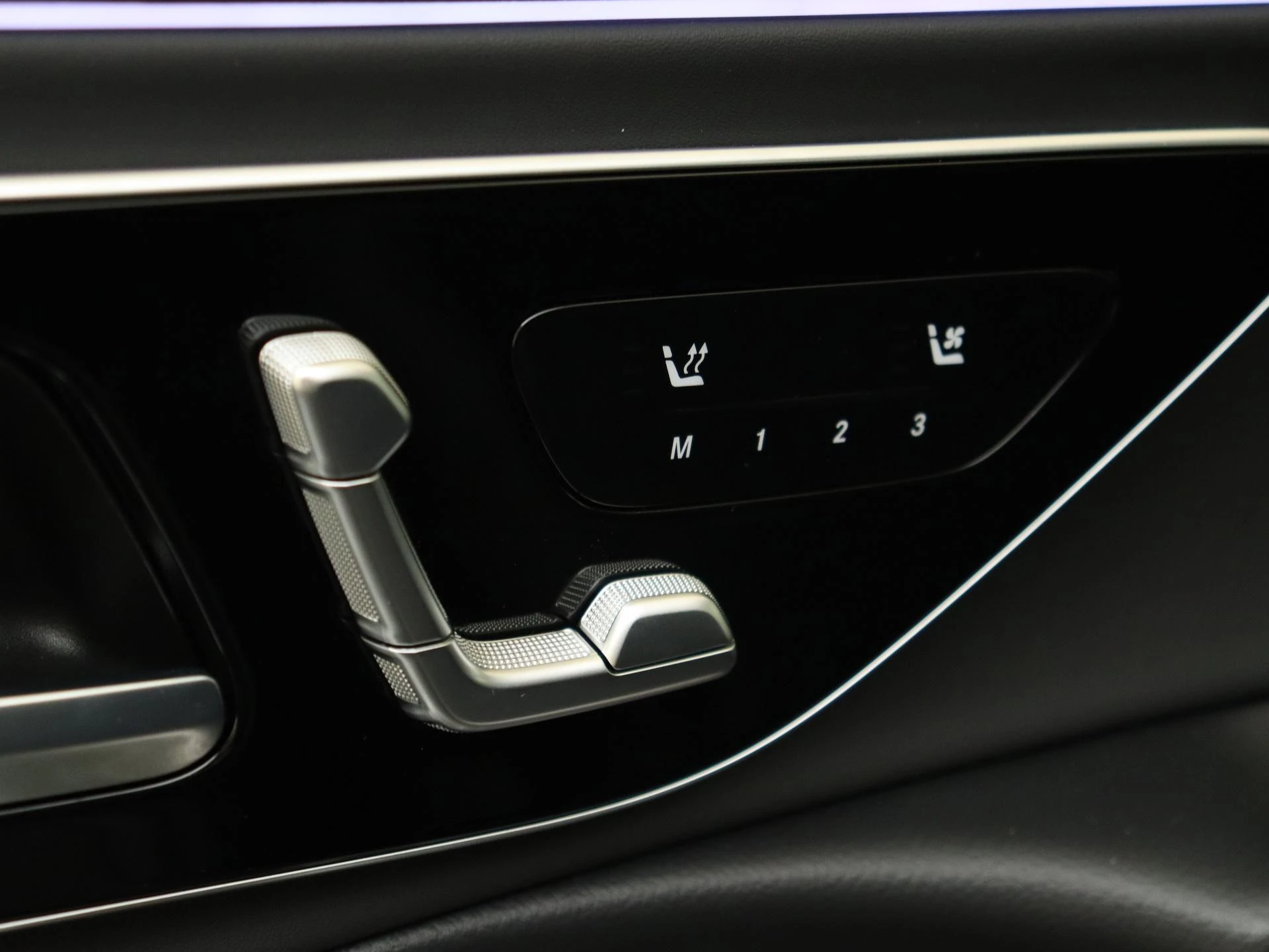 Mercedes-Benz-E-Klasse-image-25