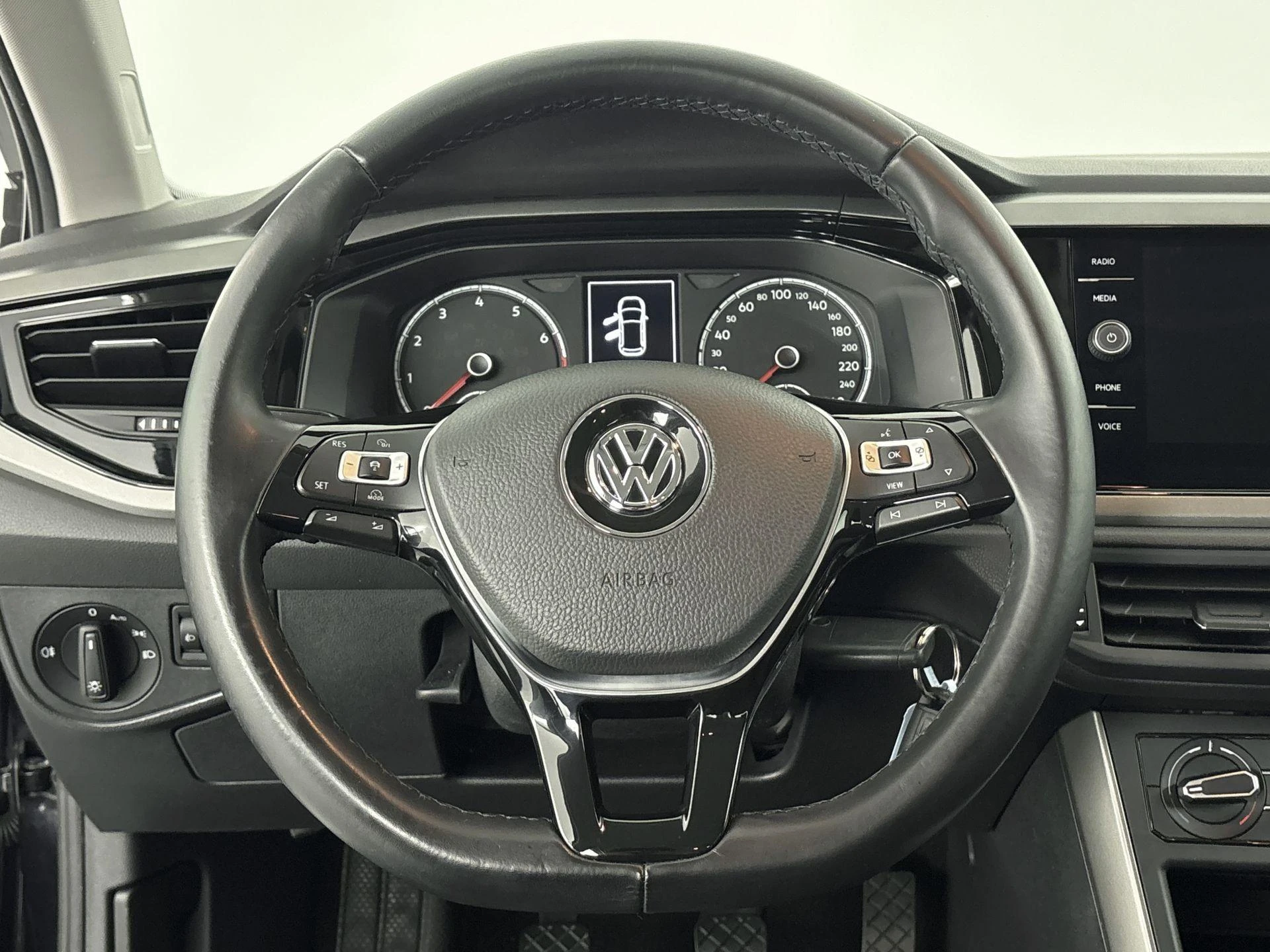 Volkswagen-Polo-image-14
