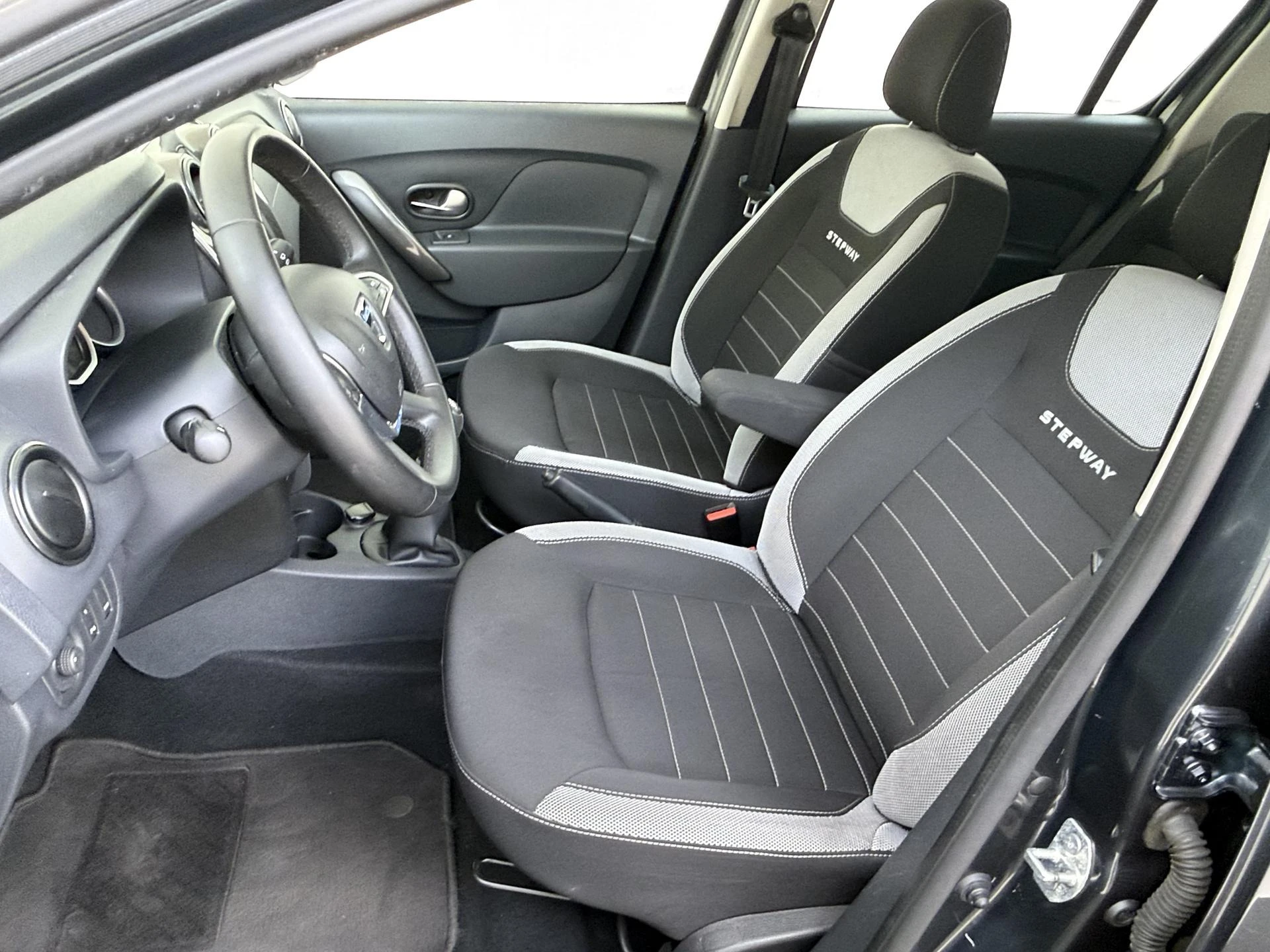 Dacia-Sandero Stepway-image-10