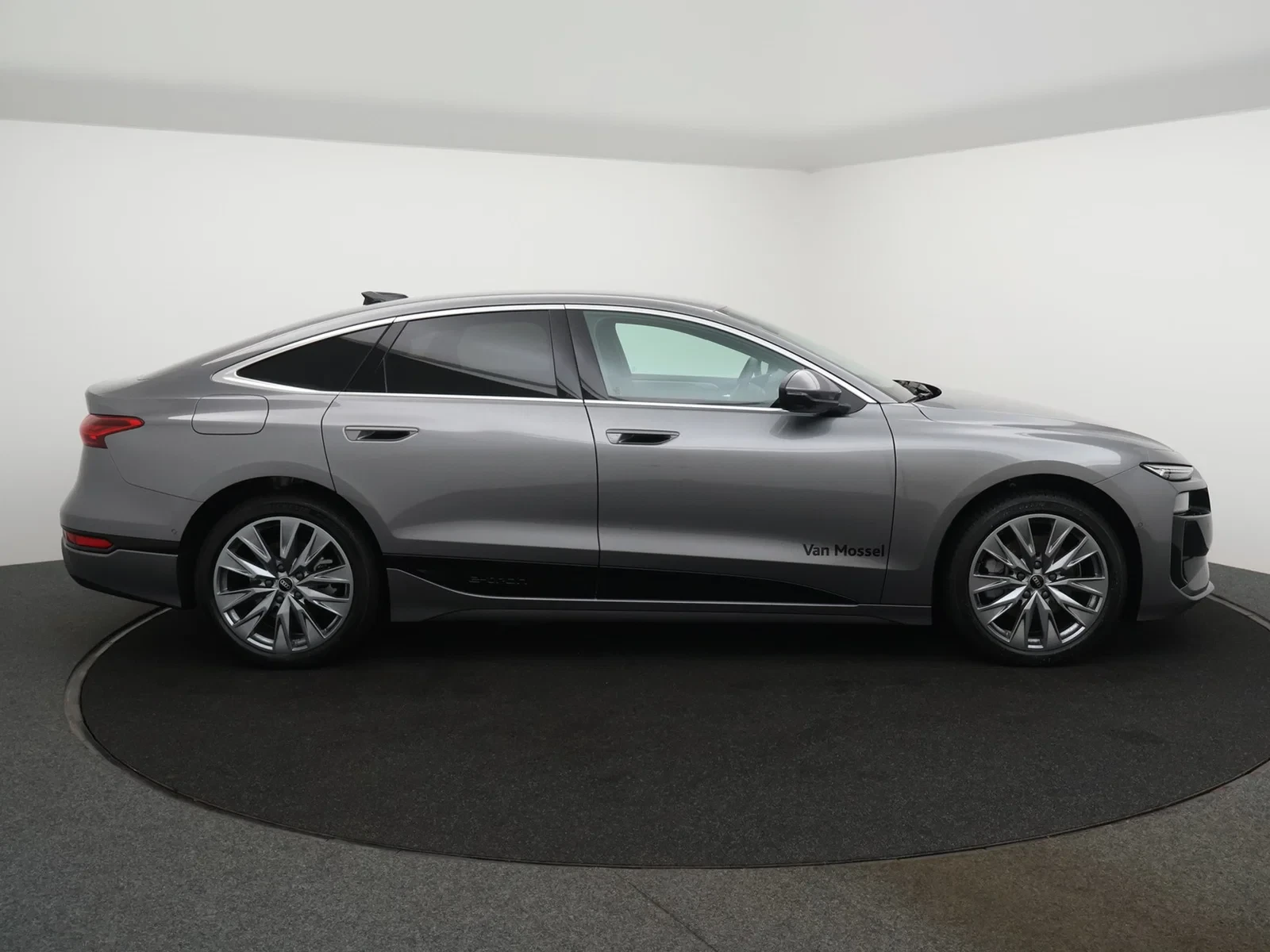 Audi-A6 Sportback e-tron-image-6