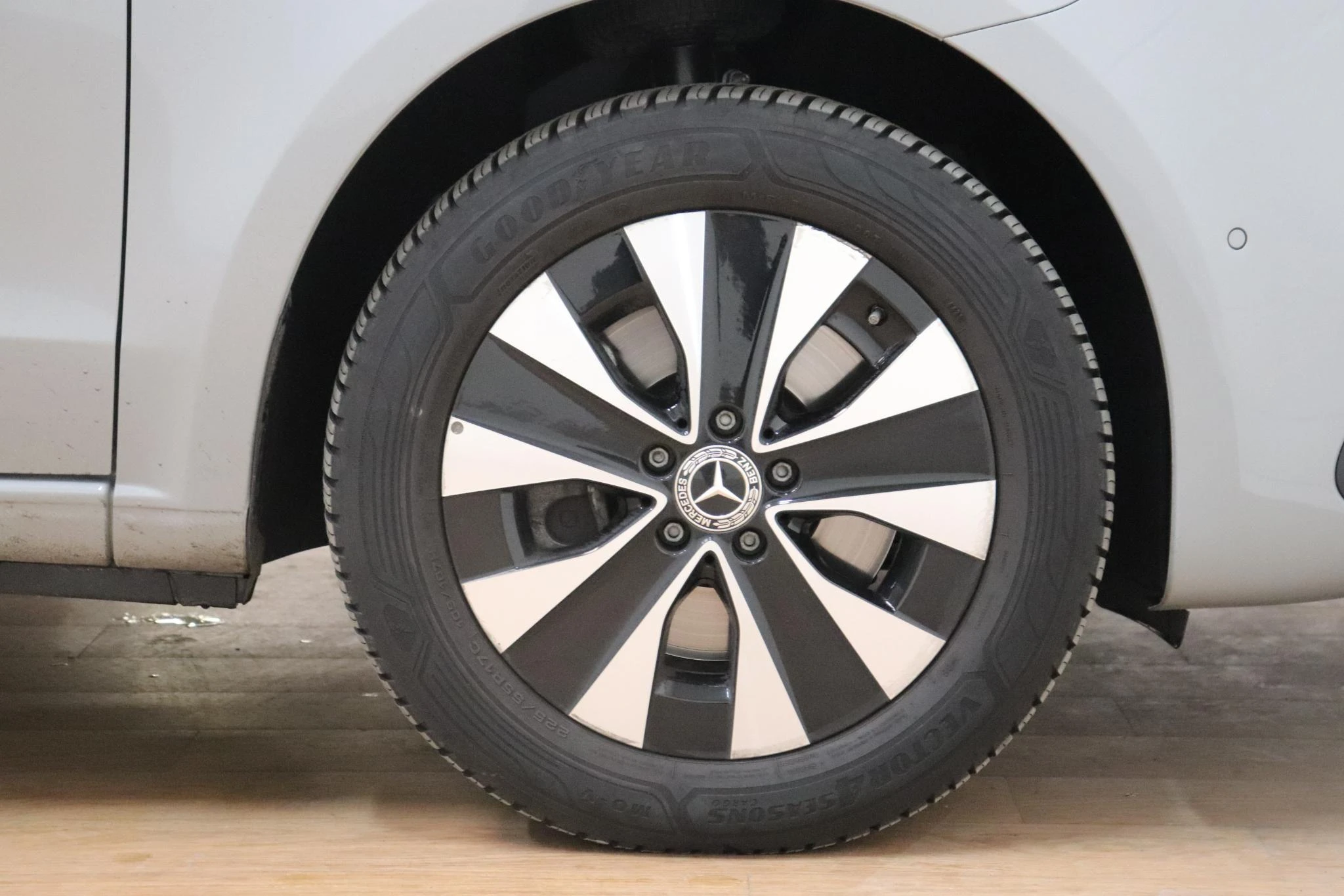 Mercedes-Benz-Vito-image-17