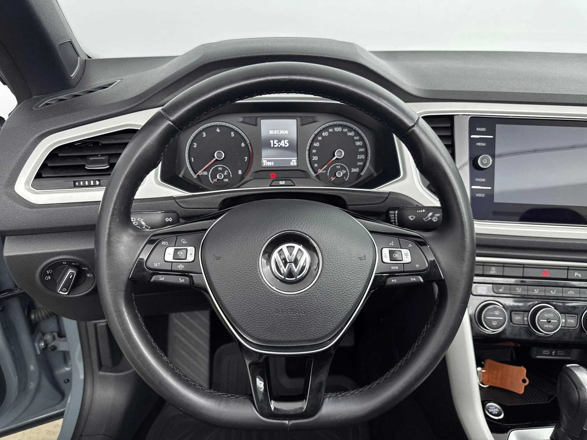 Volkswagen-T-Roc-image-12
