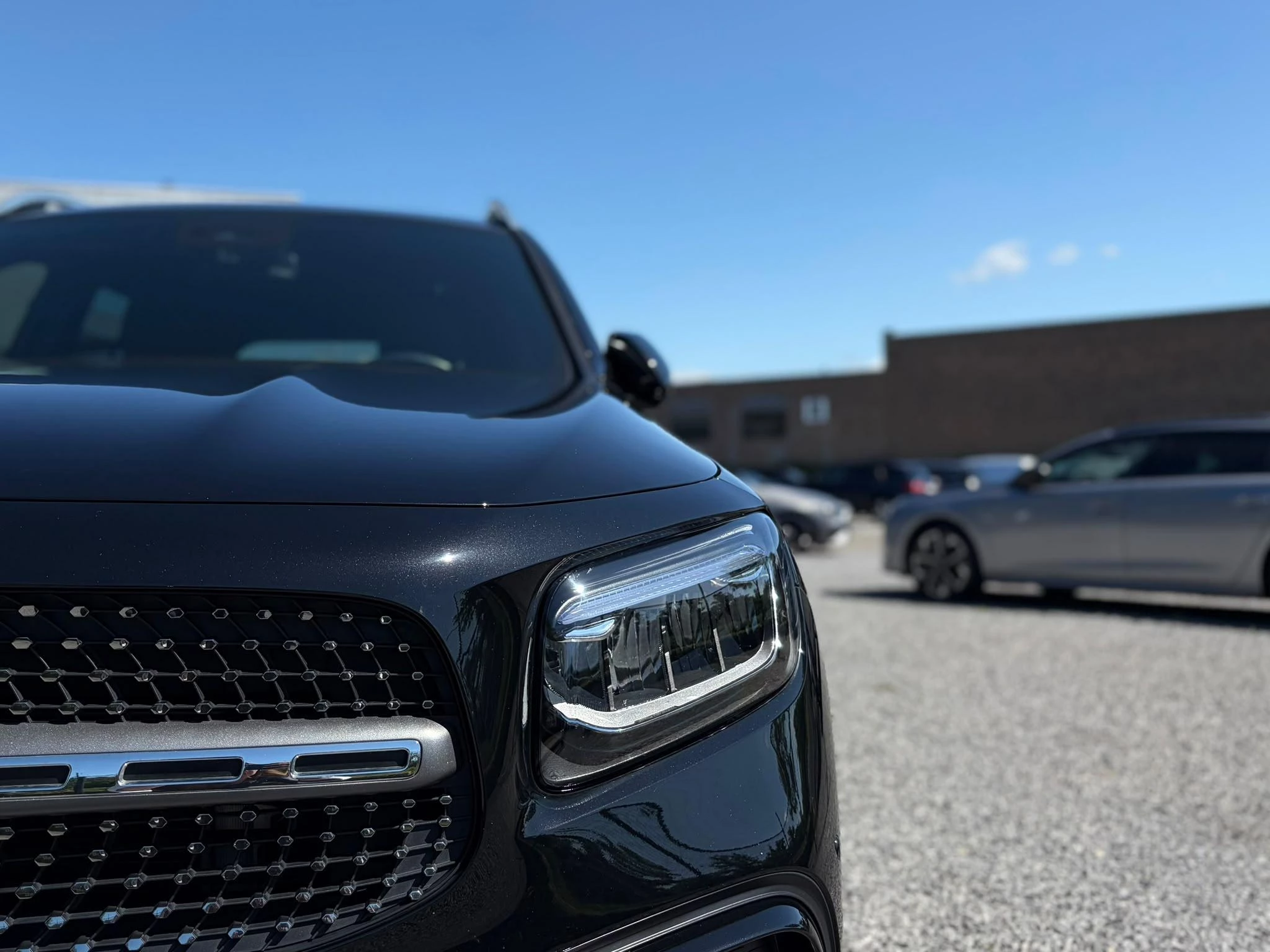 Mercedes-Benz GLB 180 AMG Line + PANO DAK + TREKHAAK + CARPLAY + SURROUND VIEW +