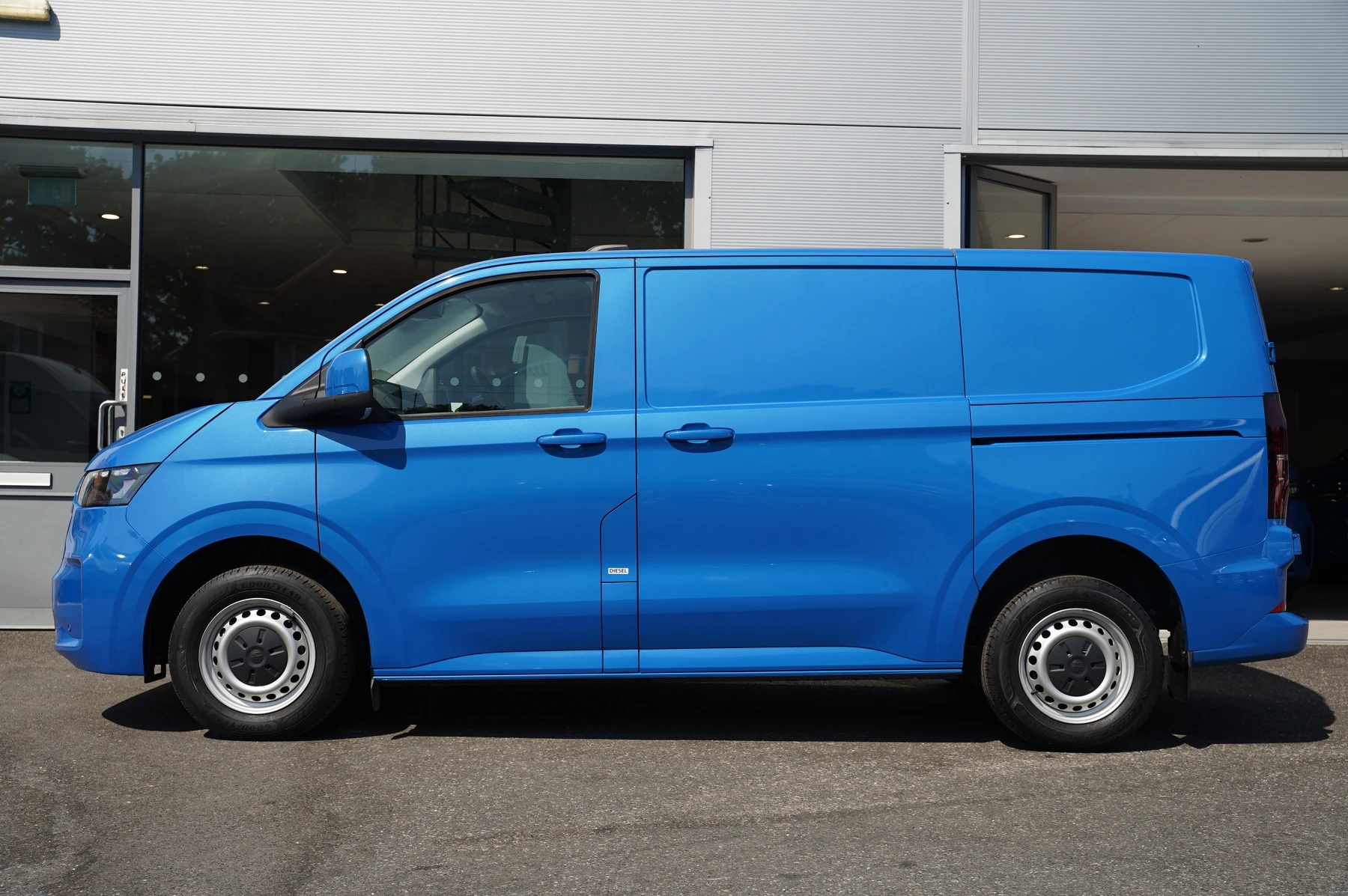 Volkswagen-Transporter-image-13