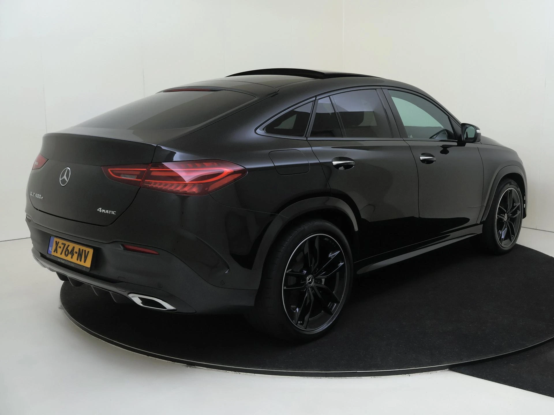 Mercedes-Benz-GLE-image-1
