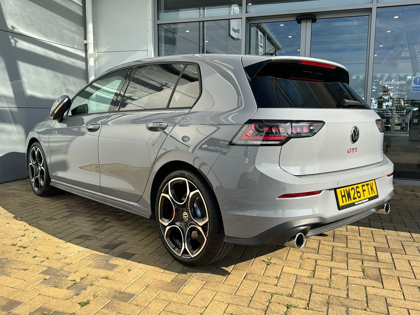 Volkswagen-Golf-image-2