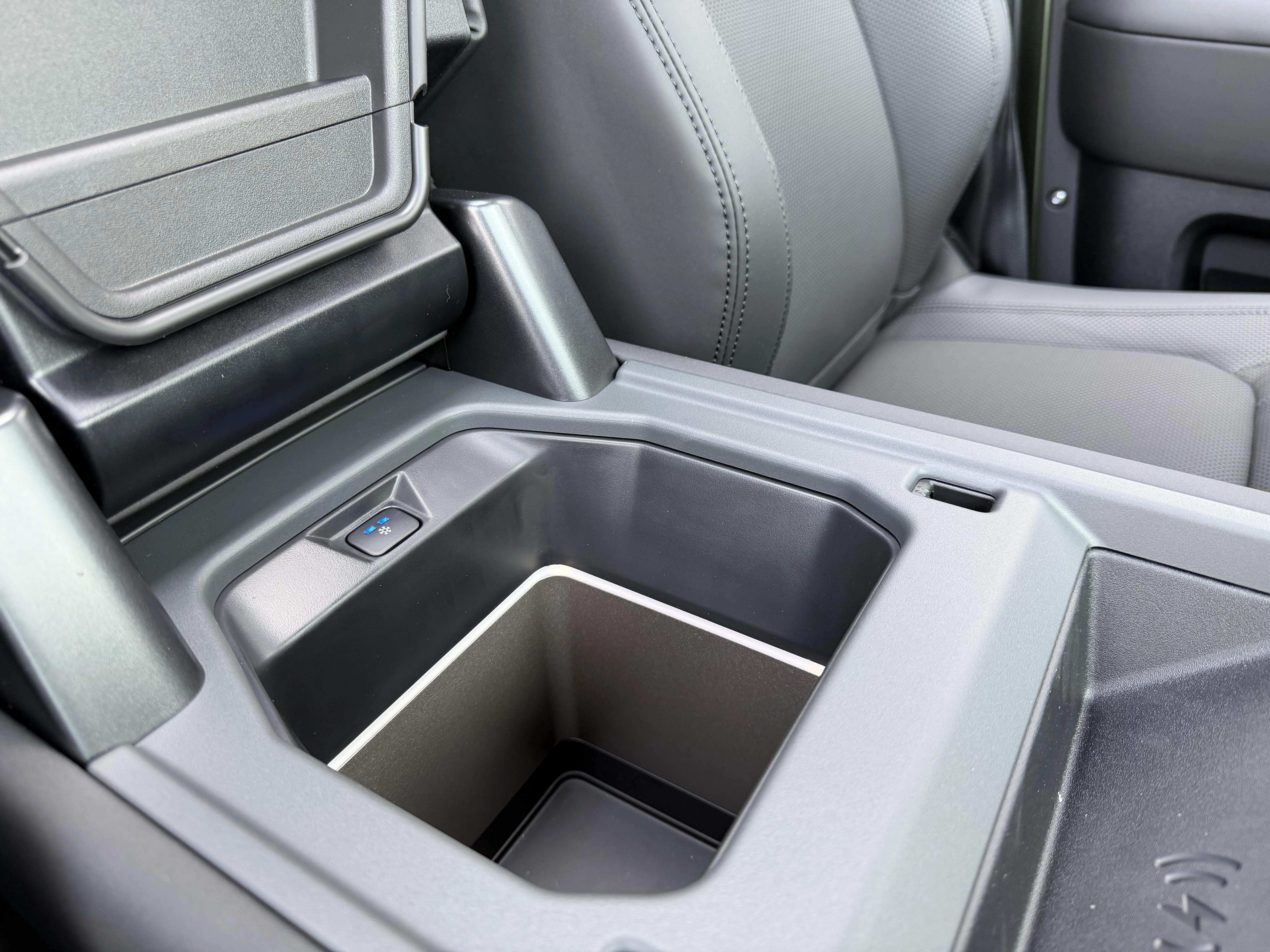 Land Rover Defender 110 D250 X-Dynamic SE AWD Auto. 26MY