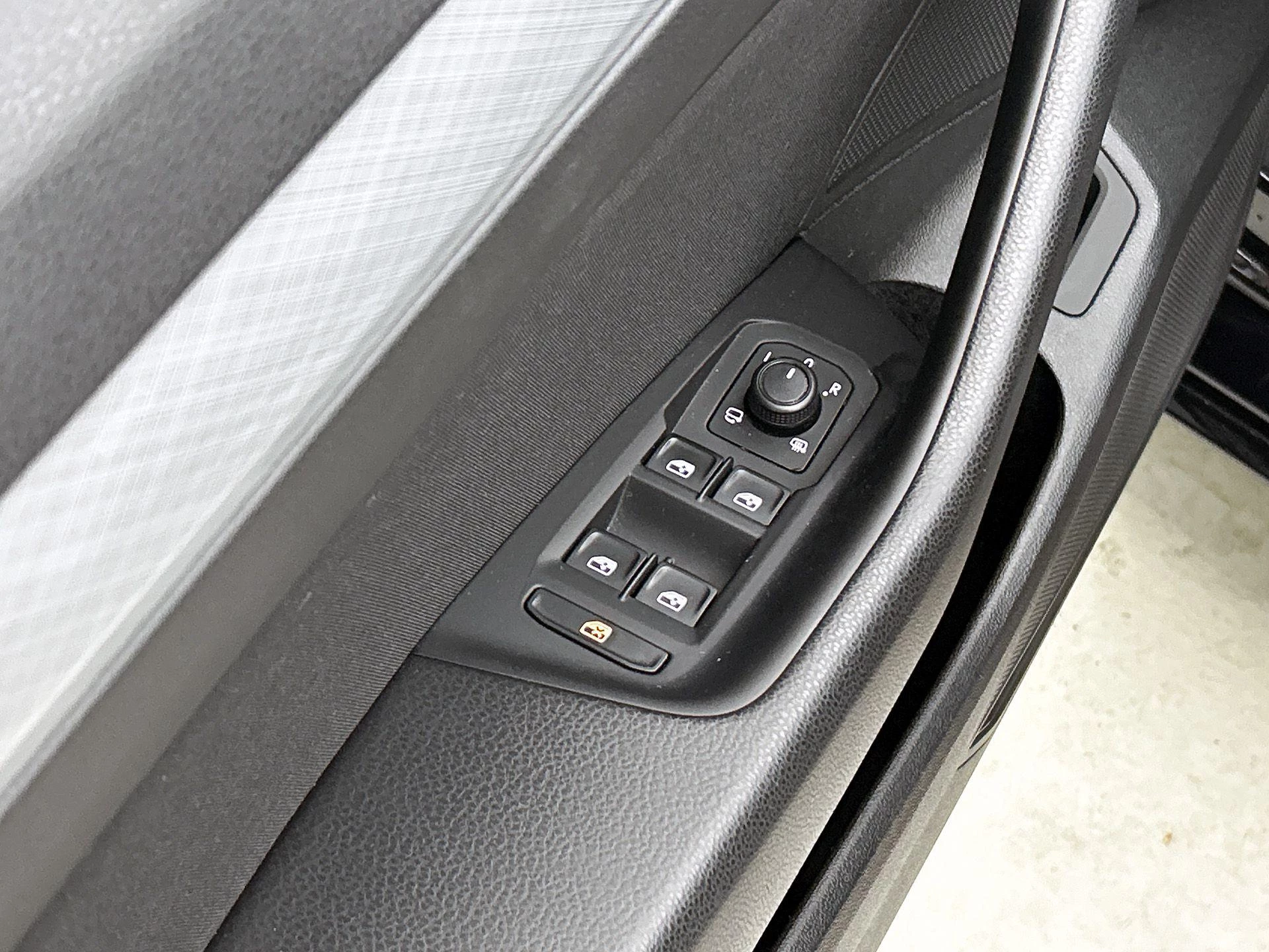 Volkswagen-Passat-image-30