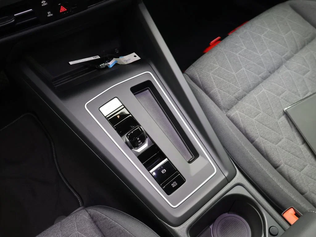 Volkswagen-Golf-image-16
