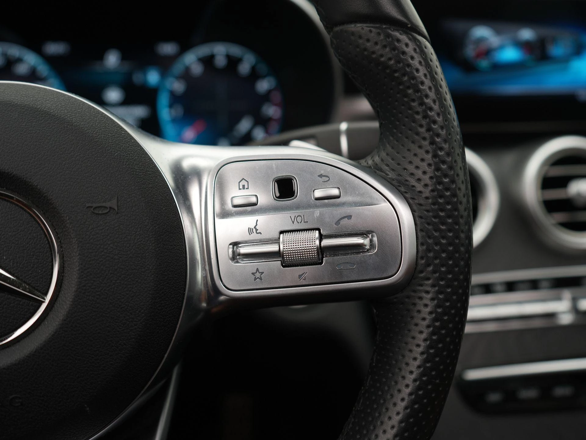 Mercedes-Benz-C-Klasse-image-27