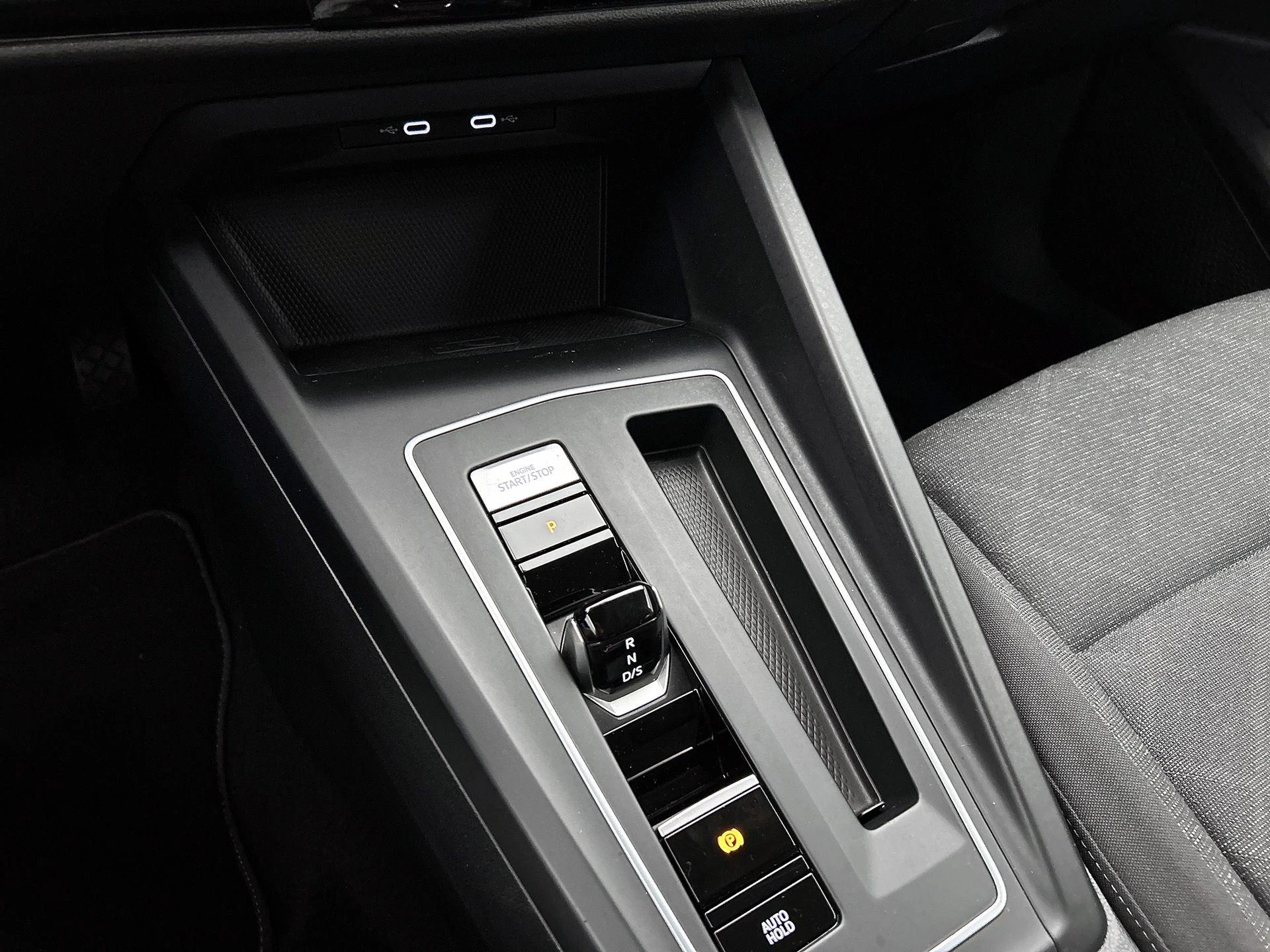 Volkswagen-Golf-image-19