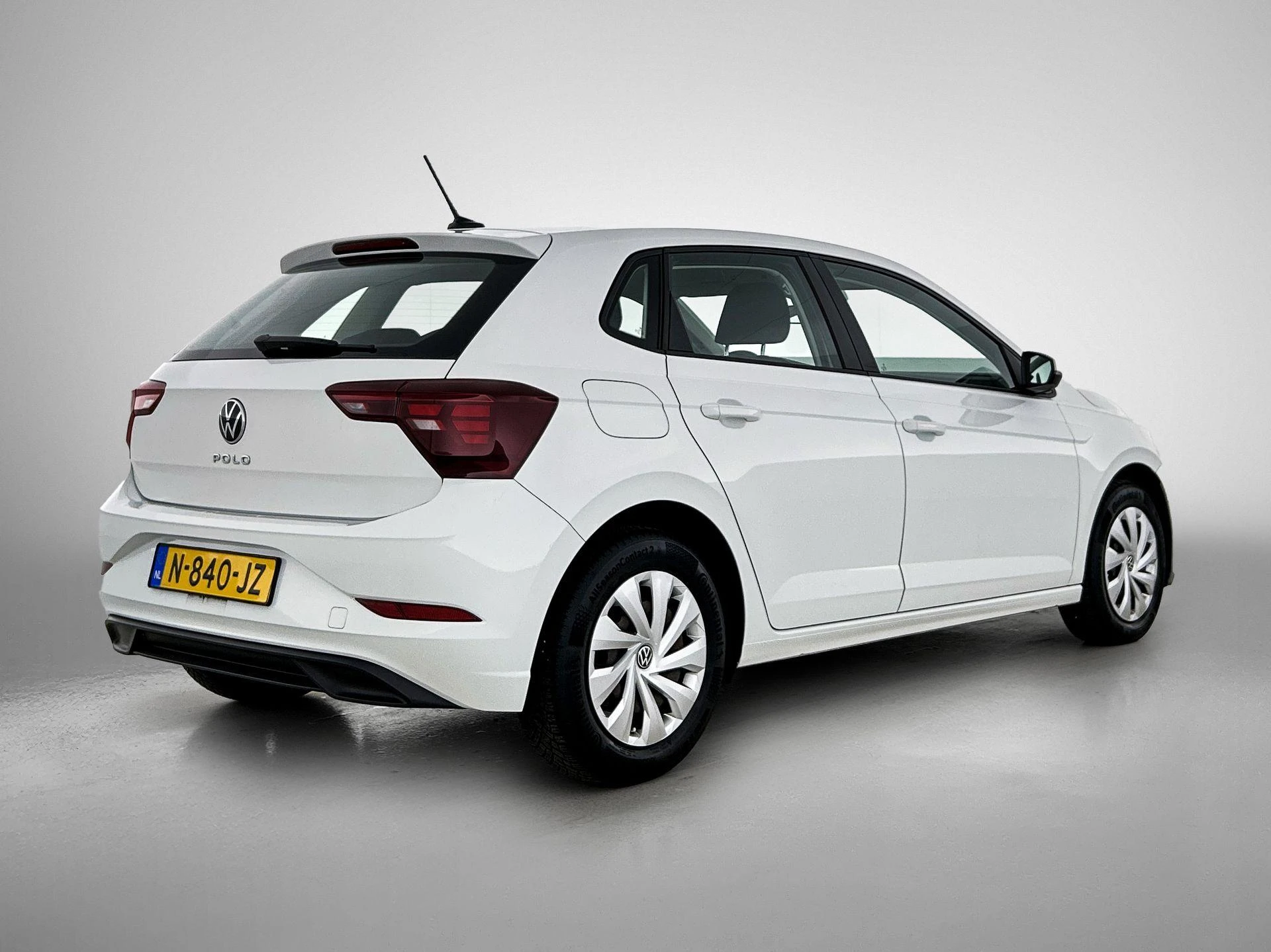 Volkswagen-Polo-image-3