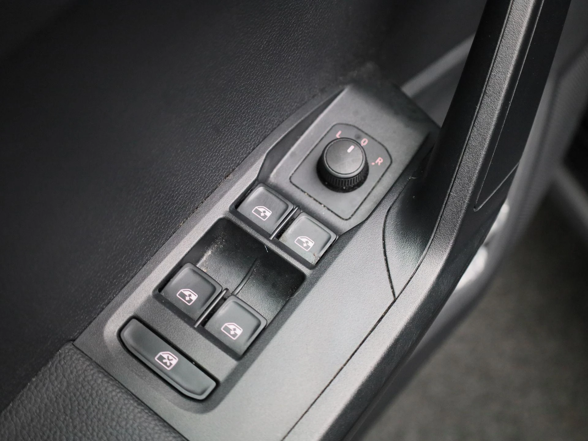 SEAT-Arona-image-29