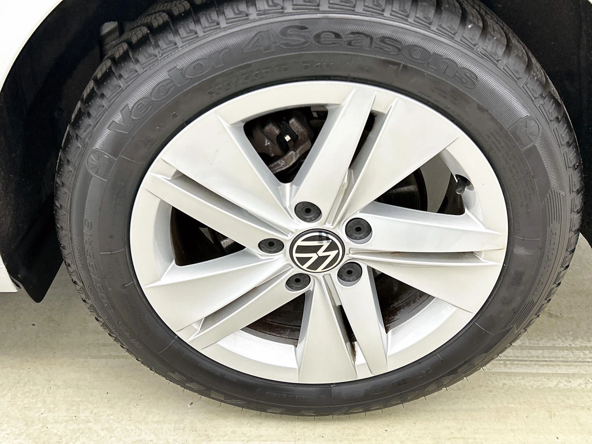 Volkswagen-Golf-image-31
