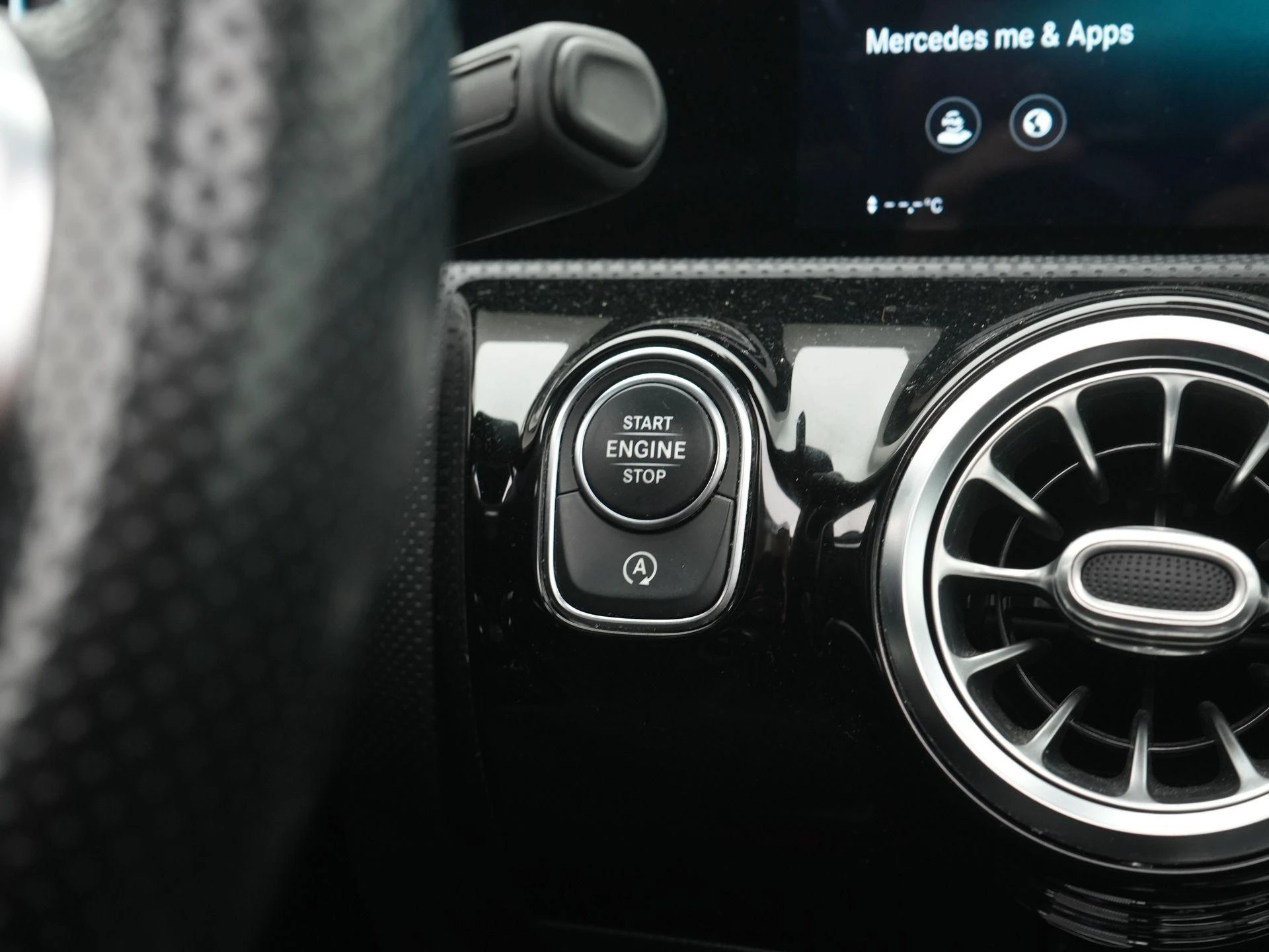 Mercedes-Benz-CLA-image-26