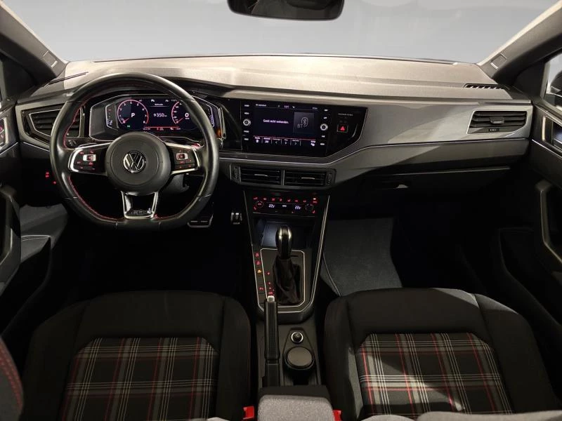 Volkswagen-Polo-image-2