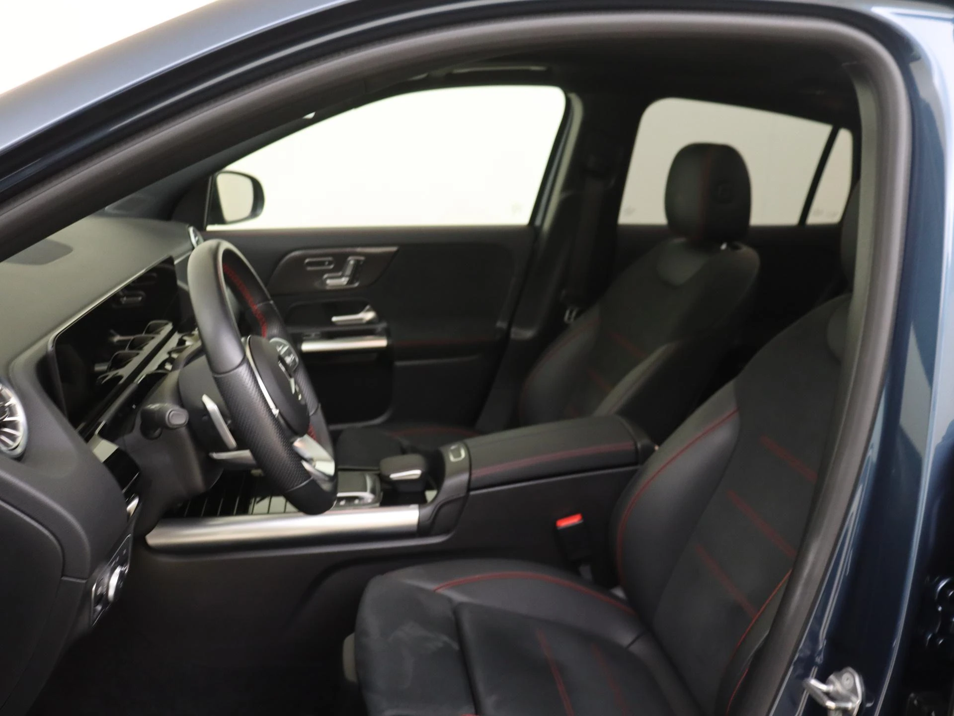 Mercedes-Benz-GLA-image-10
