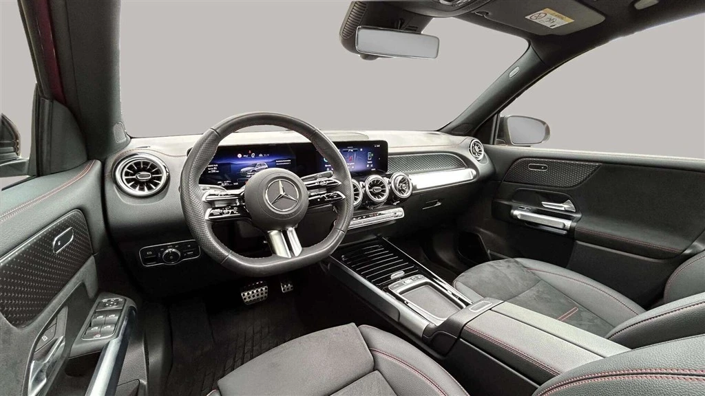 Mercedes-Benz-EQB-image-11