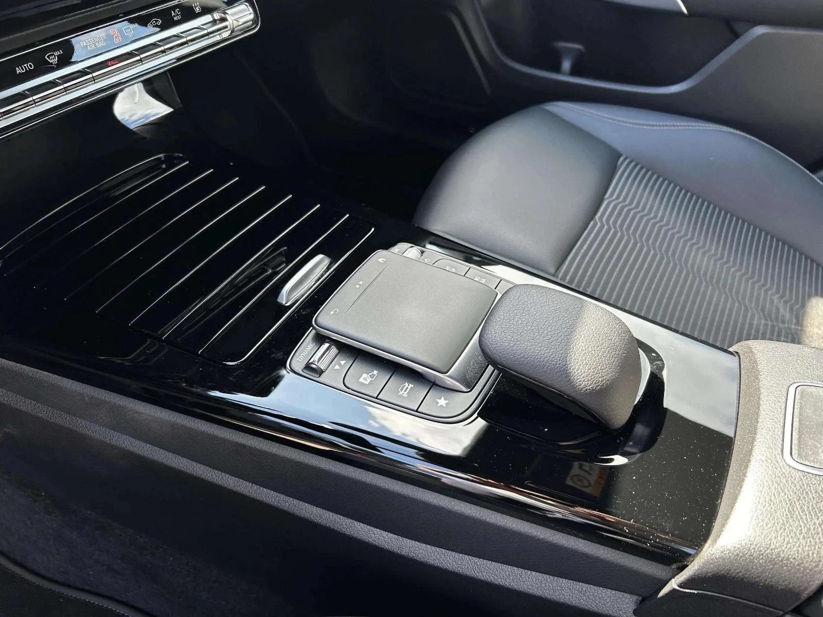 Mercedes-Benz-CLA-image-15