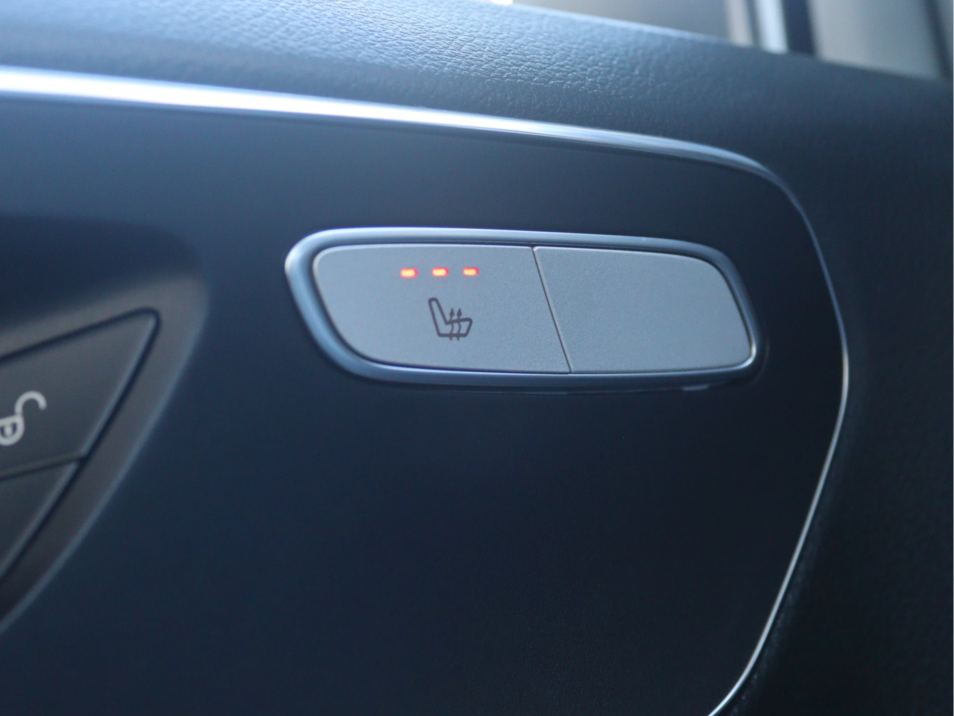 Mercedes-Benz-Vito-image-13