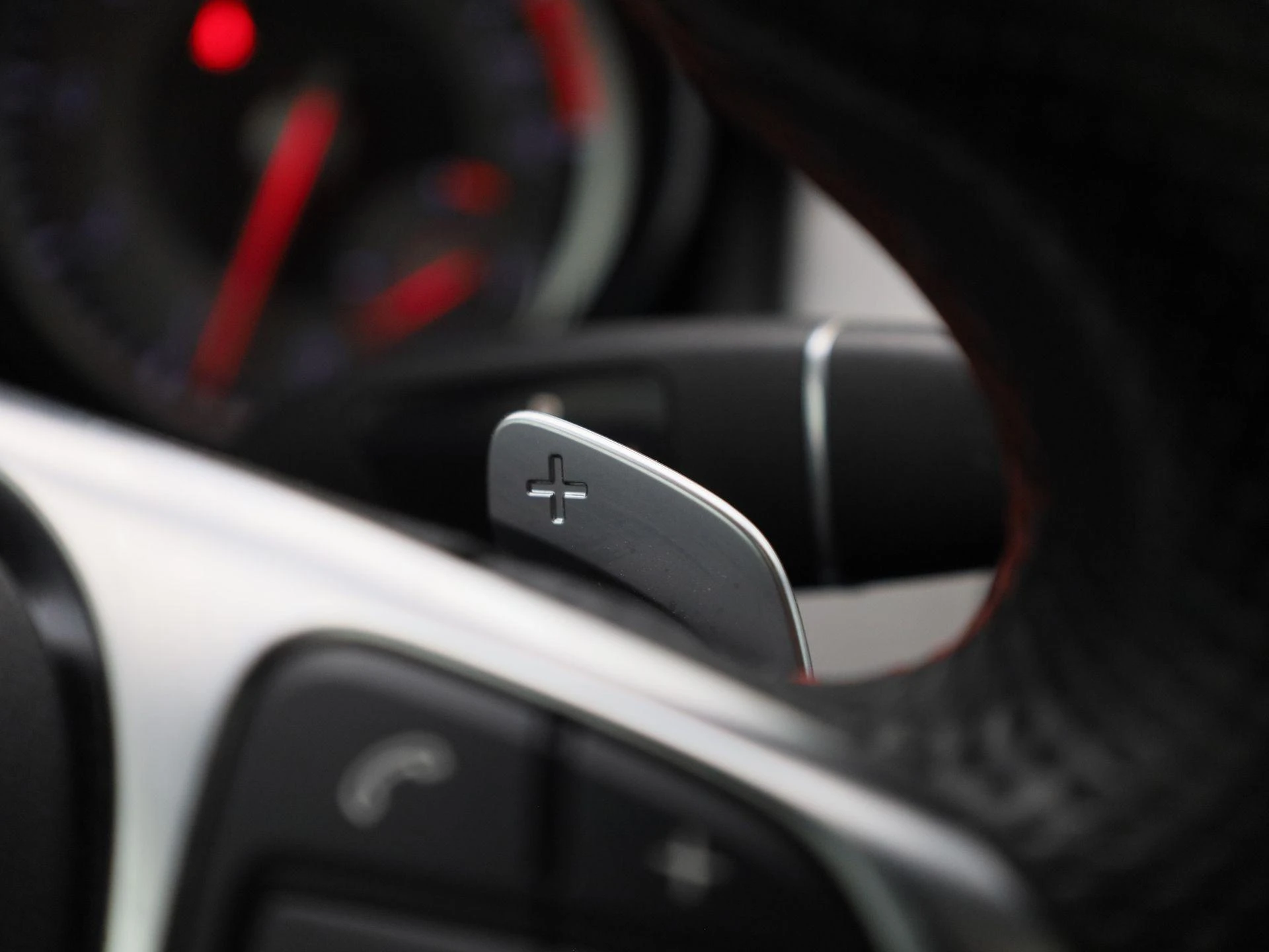 Mercedes-Benz-GLA-image-27