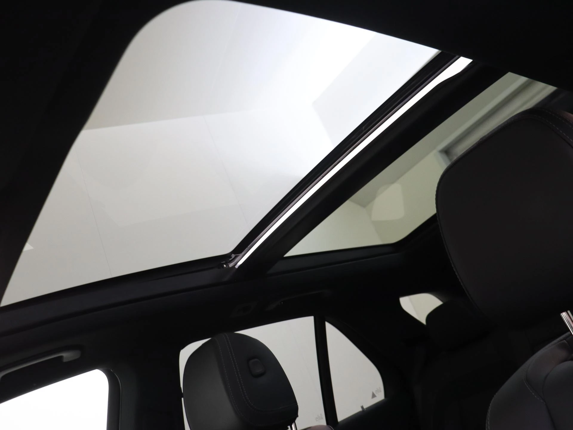 Mercedes-Benz-GLE-image-38